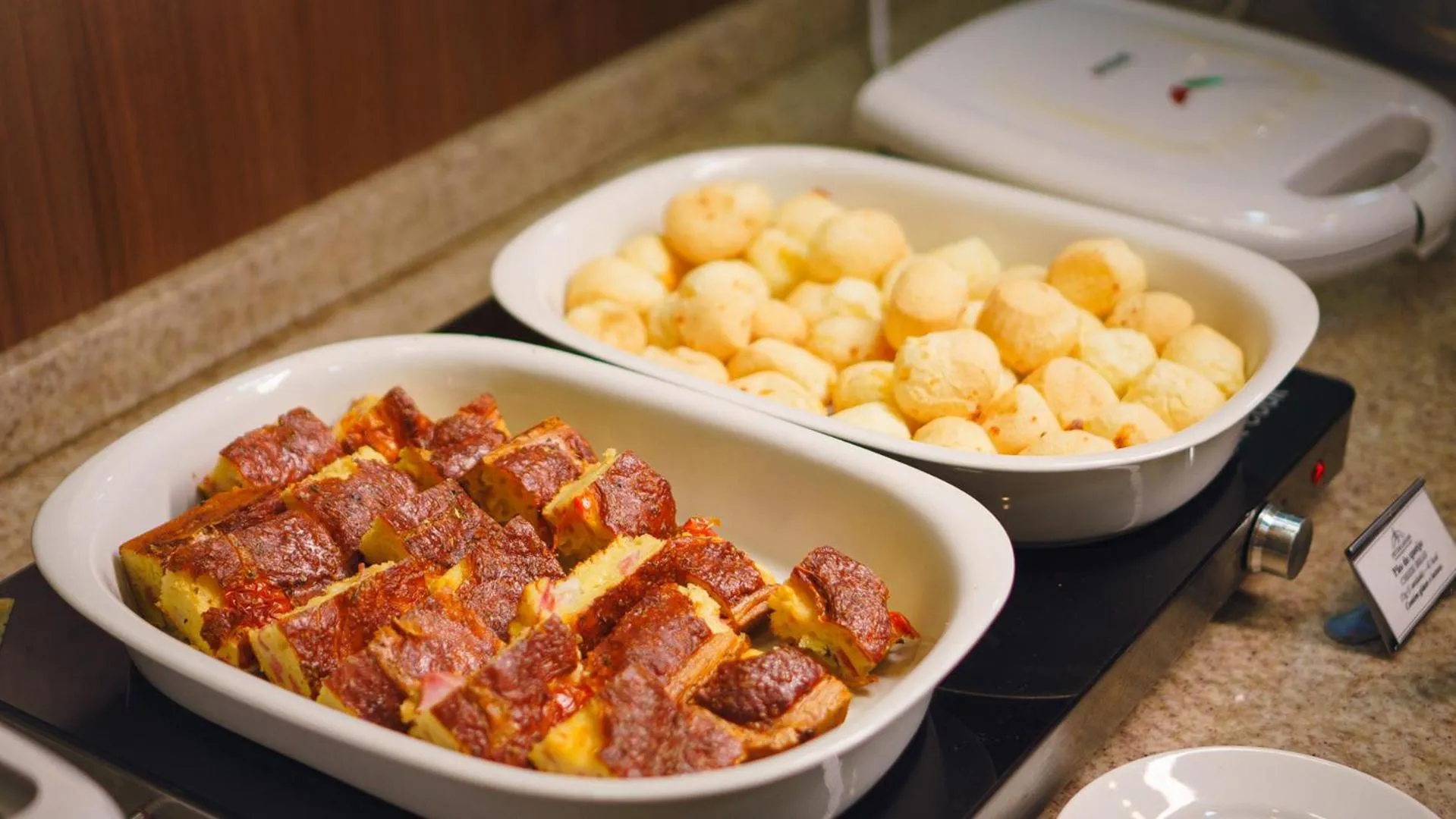 Buffet breakfast in Interludium Iguassu Convention Hotel