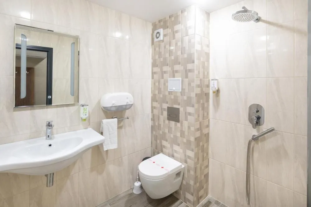Shower in Hotel Boutique 5 - Free parking - Free breakfast - Free internet - EVSE