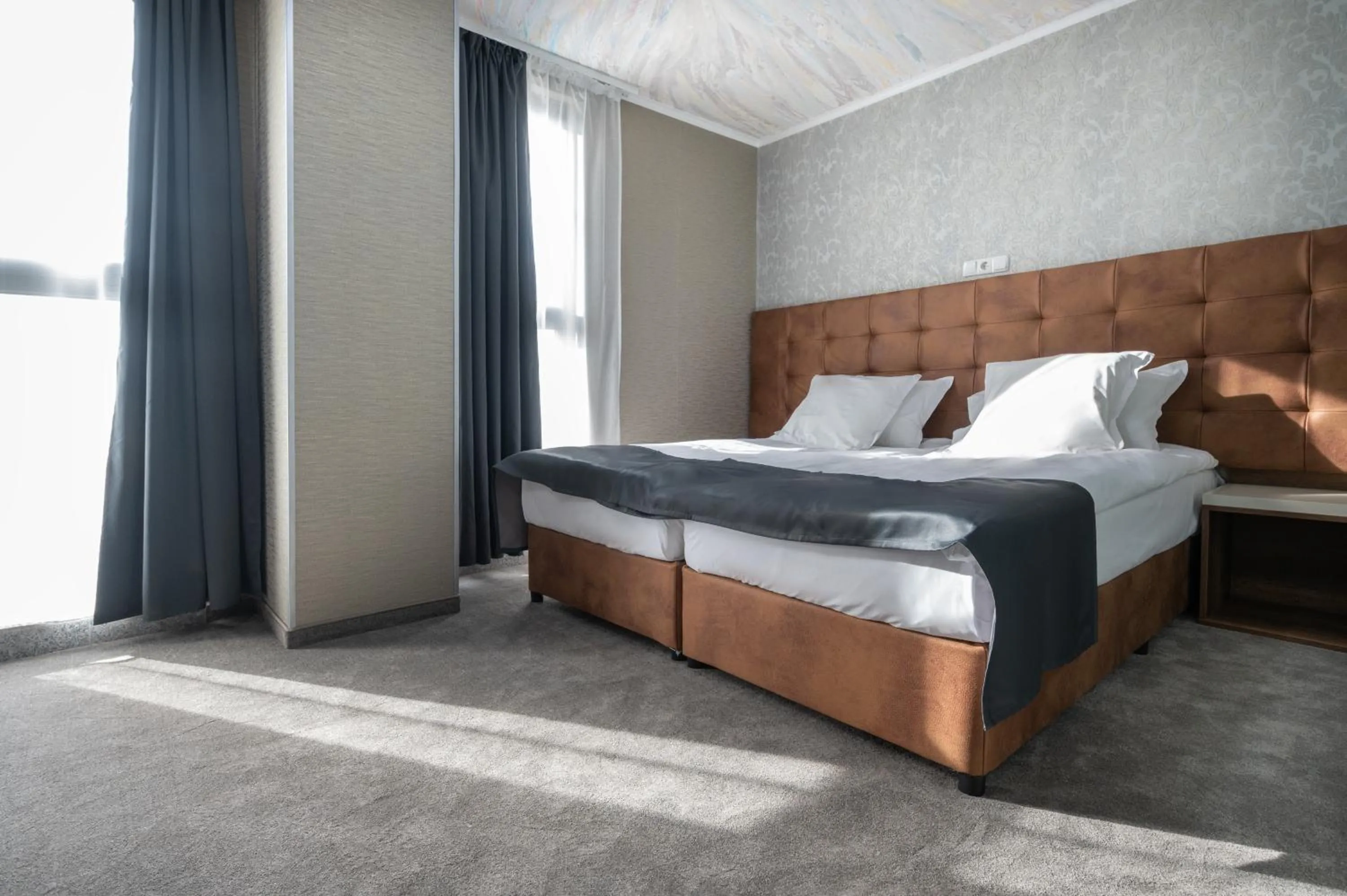 Bed in Hotel Boutique 5 - Free parking - Free breakfast - Free internet - EVSE