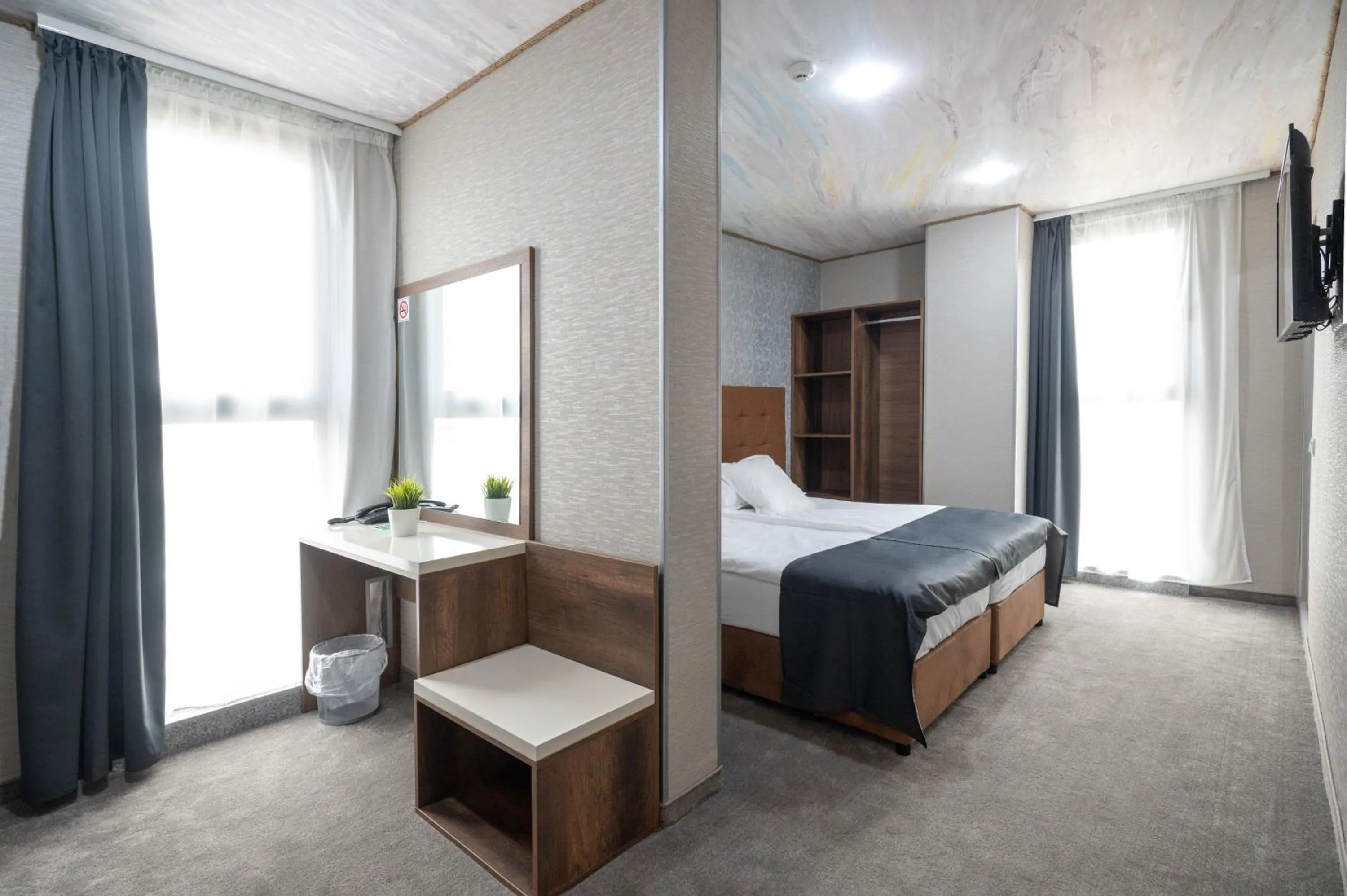 Bed in Hotel Boutique 5 - Free parking - Free breakfast - Free internet - EVSE