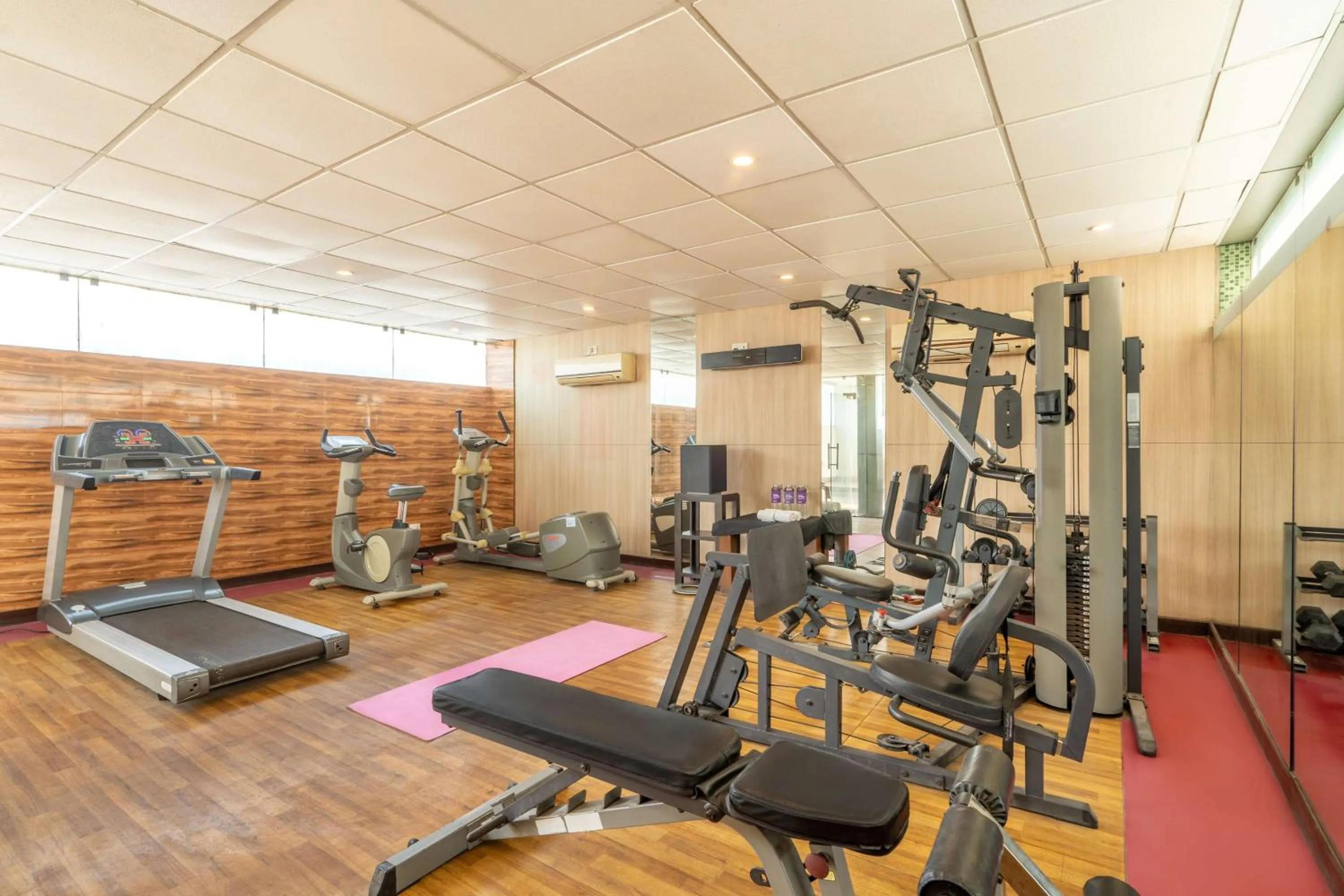 Fitness centre/facilities in Country Inn & Suites by Radisson, Bhiwadi