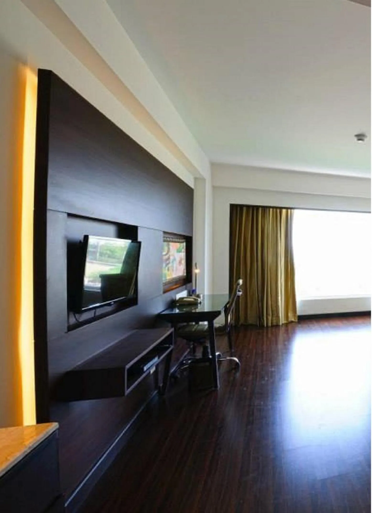 Living room in Country Inn & Suites by Radisson, Gurugram Sohna Road