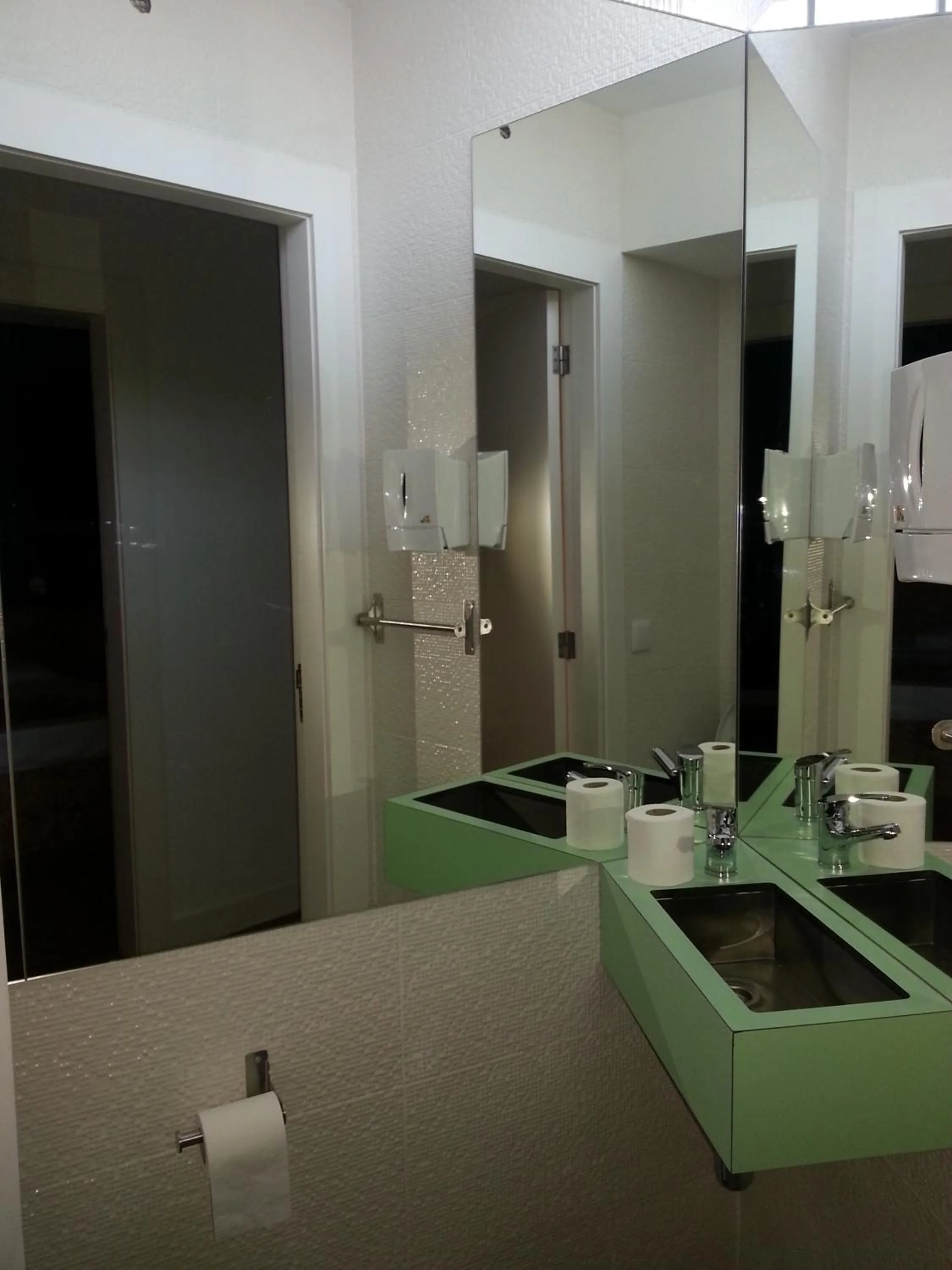 Bathroom in GuimaraesLiving - Hostel & Adventure