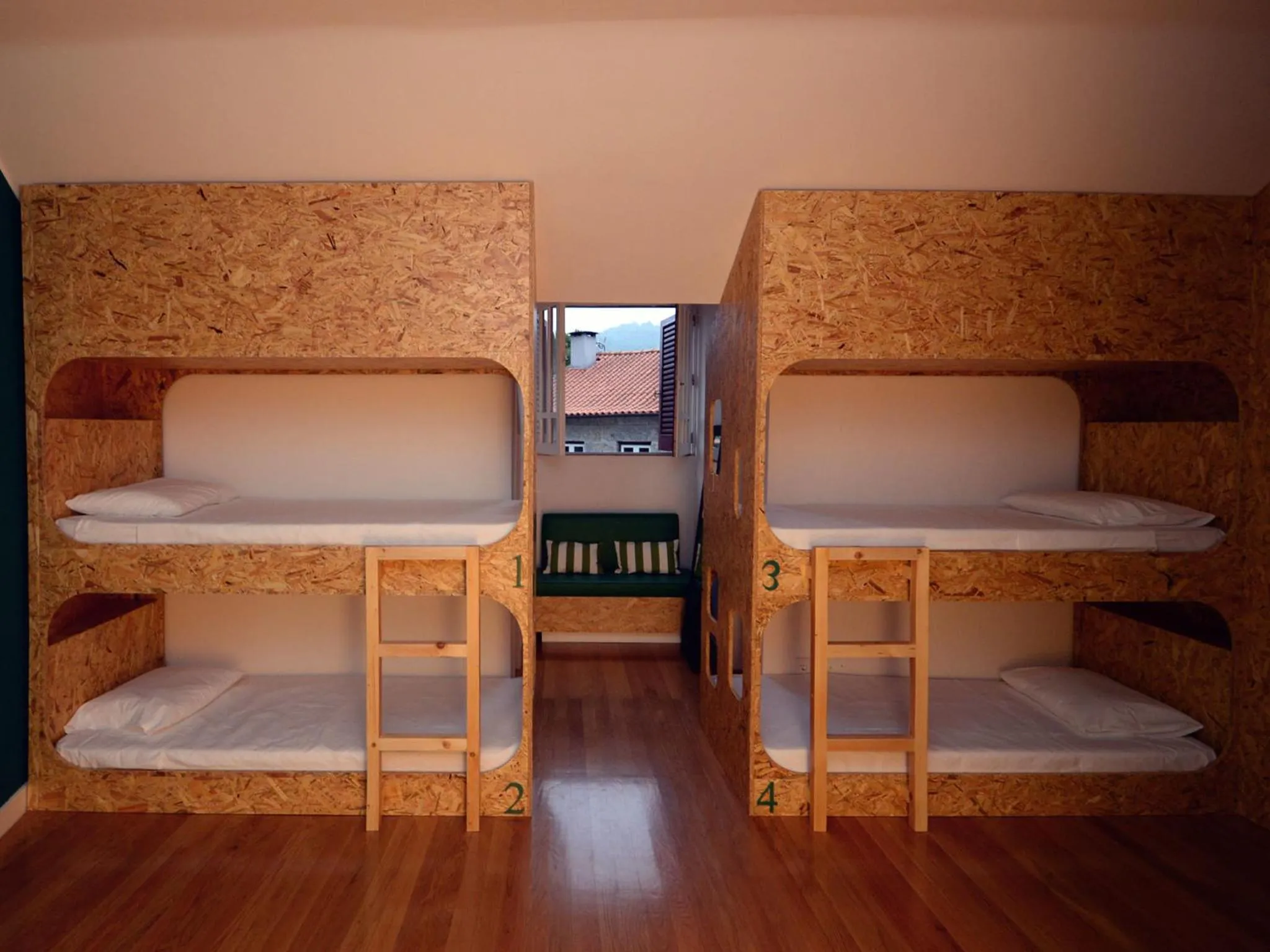bunk bed, Bed in GuimaraesLiving - Hostel & Adventure