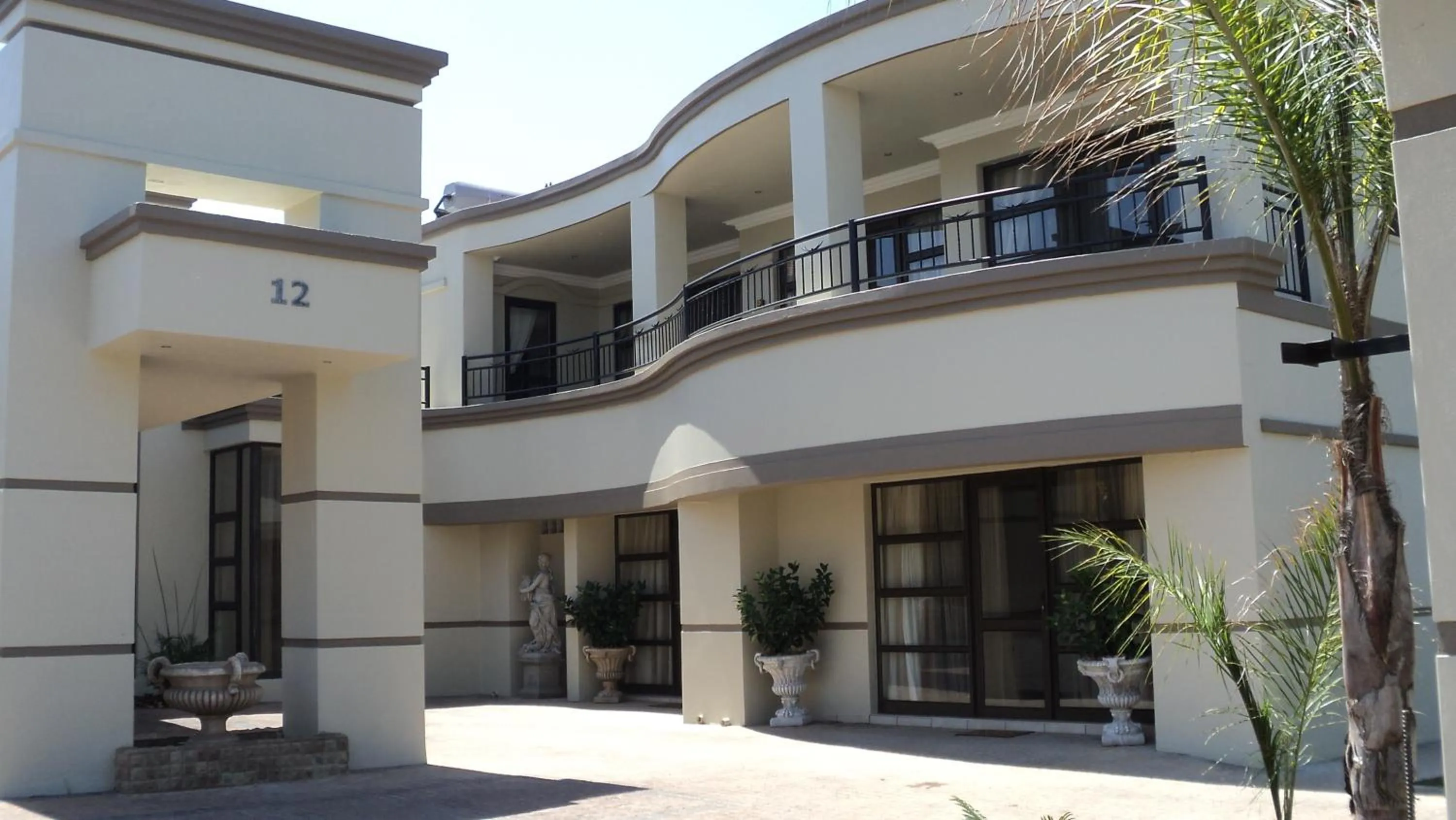 Facade/entrance in Casa Flora Guesthouse