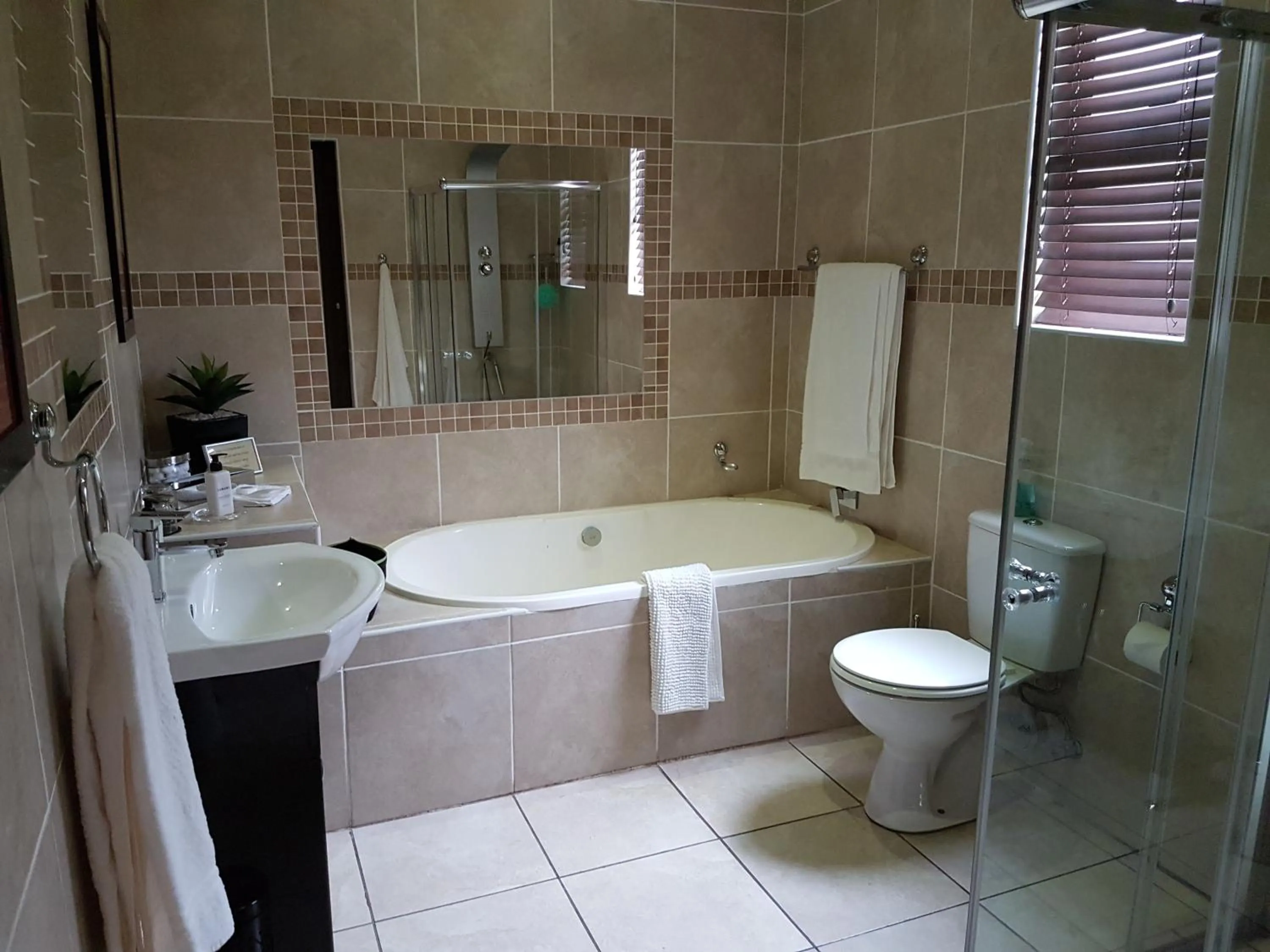 Bathroom in Casa Flora Guesthouse