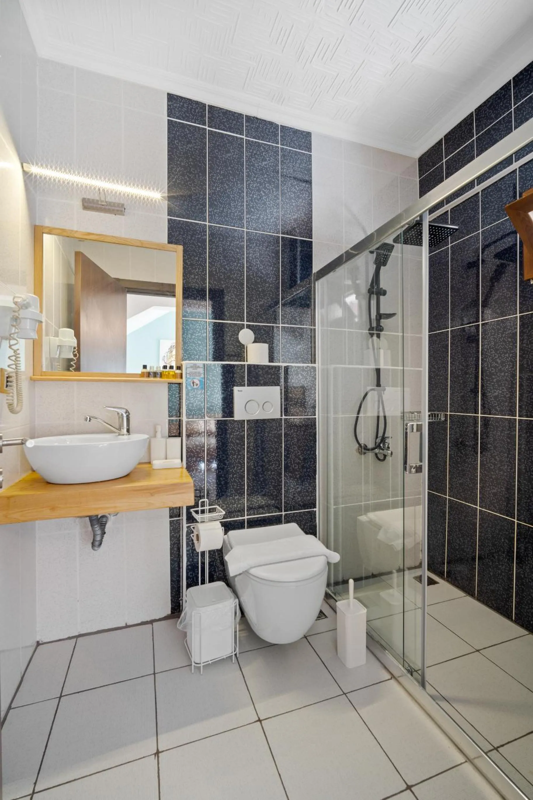 Shower in Eden Pyara Hotel Turunc