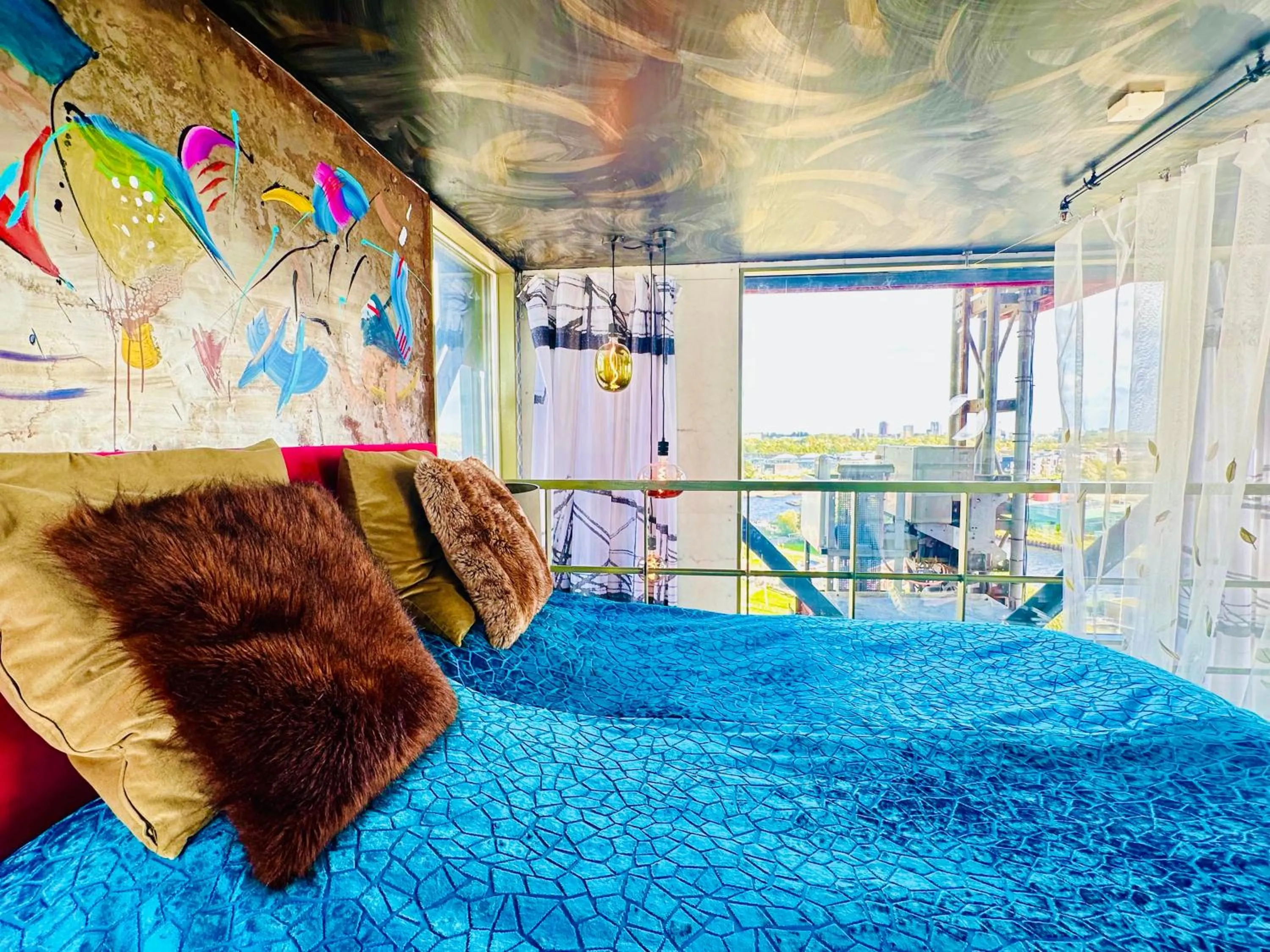 Bed in Crane Hotel Faralda