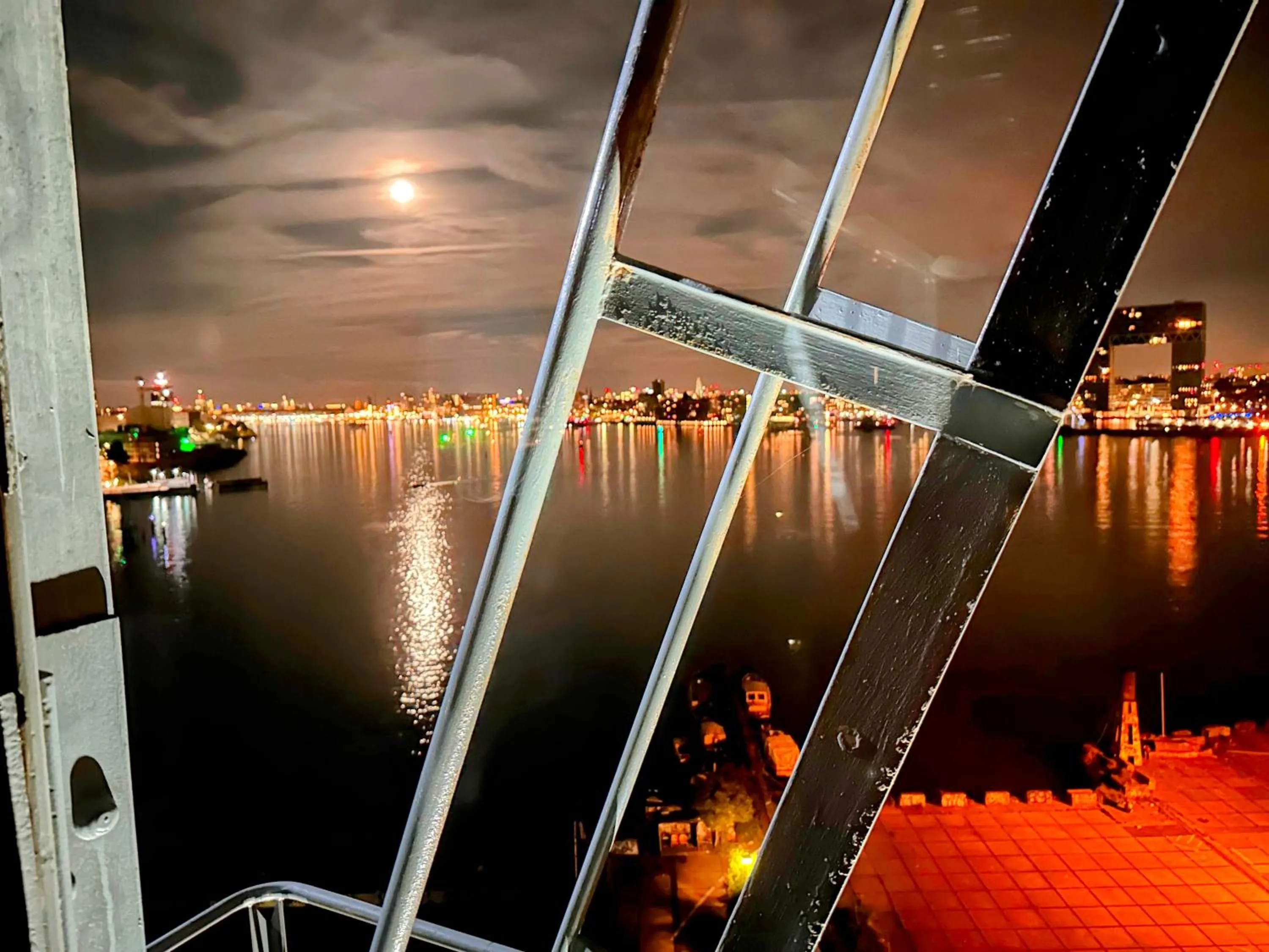 Night in Crane Hotel Faralda