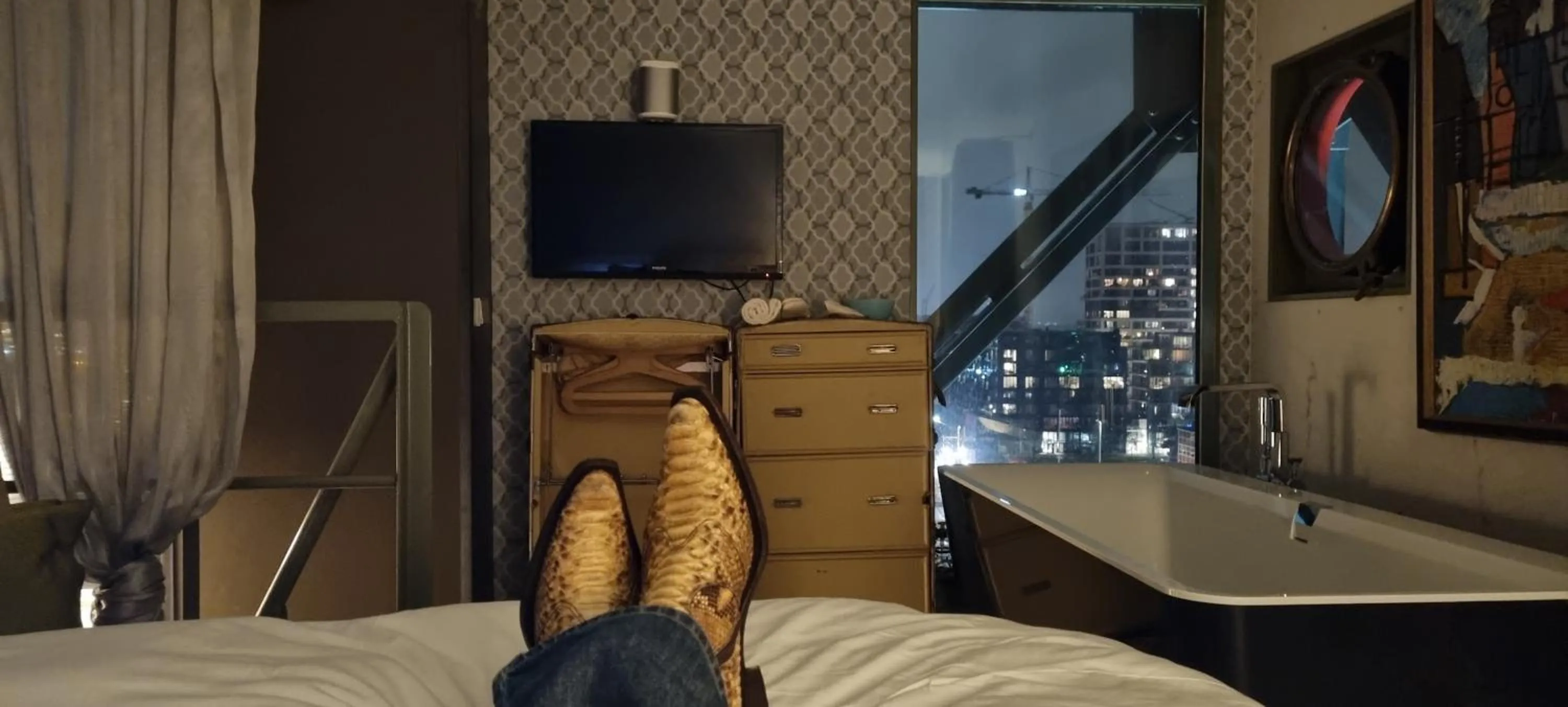 TV and multimedia, Bed in Crane Hotel Faralda