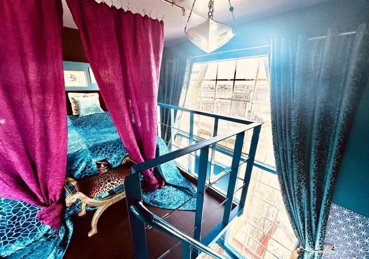 Bed in Crane Hotel Faralda