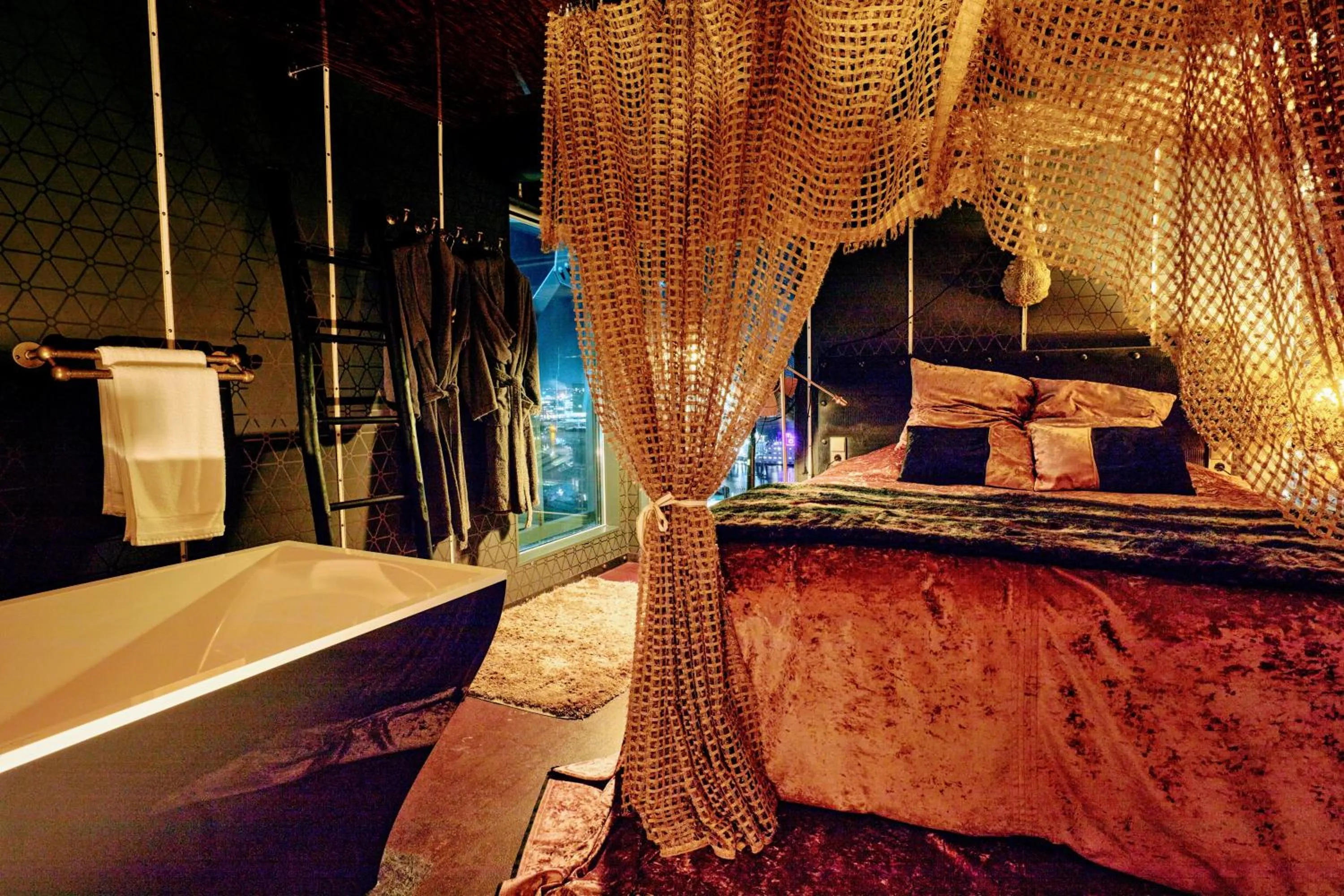 Hot Tub in Crane Hotel Faralda