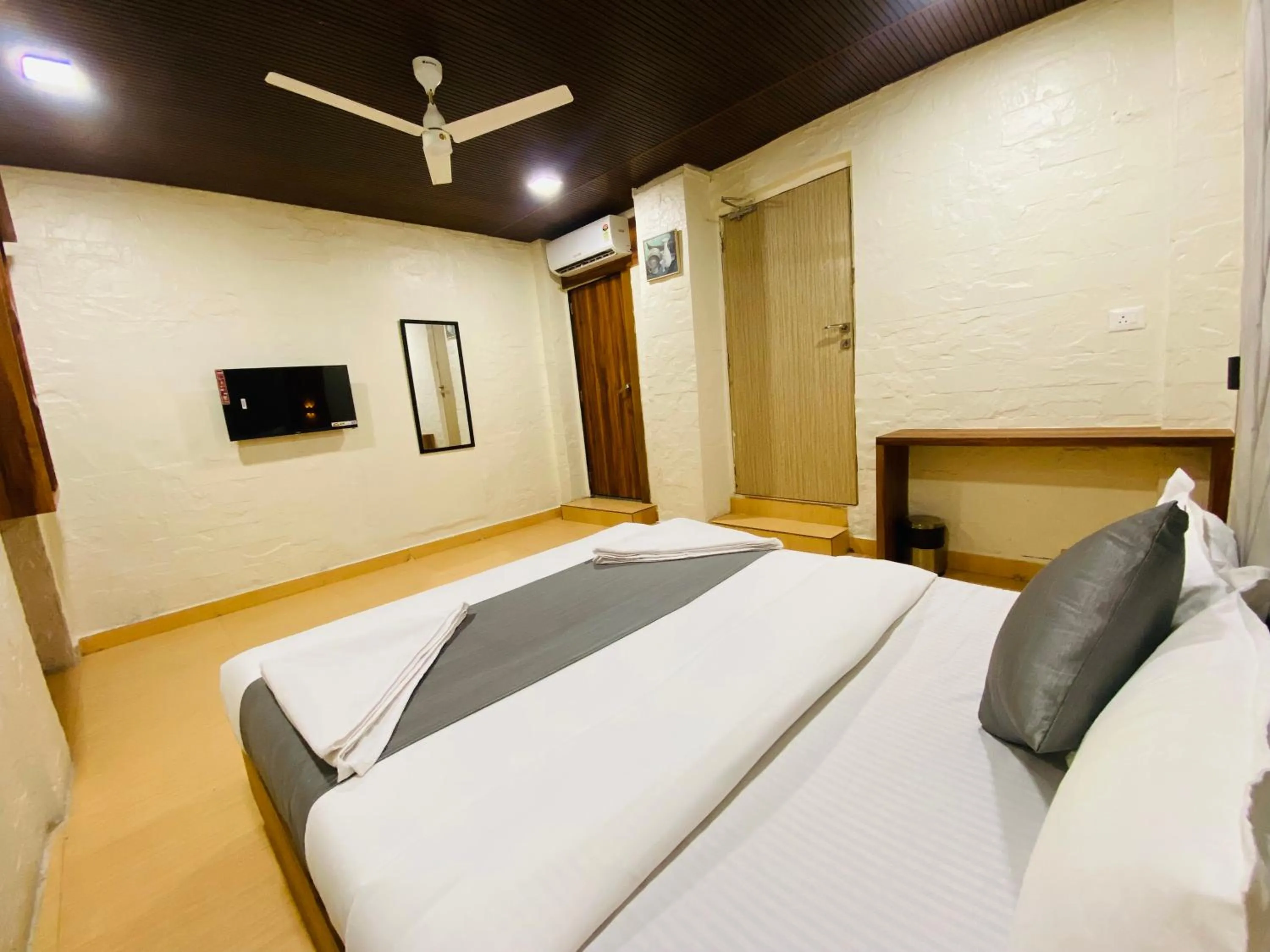 Bedroom, Bed in Hotel Aksa Palace