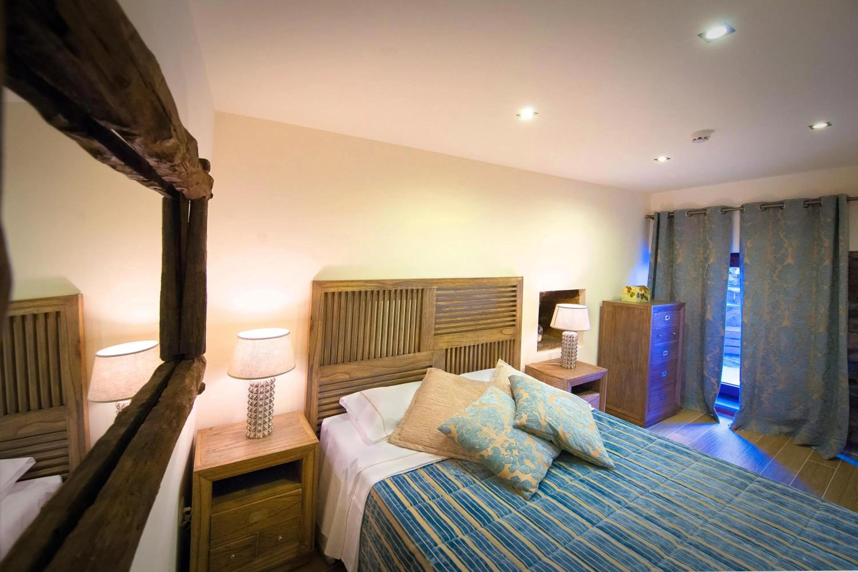 Bedroom, Bed in Mountain Whisper