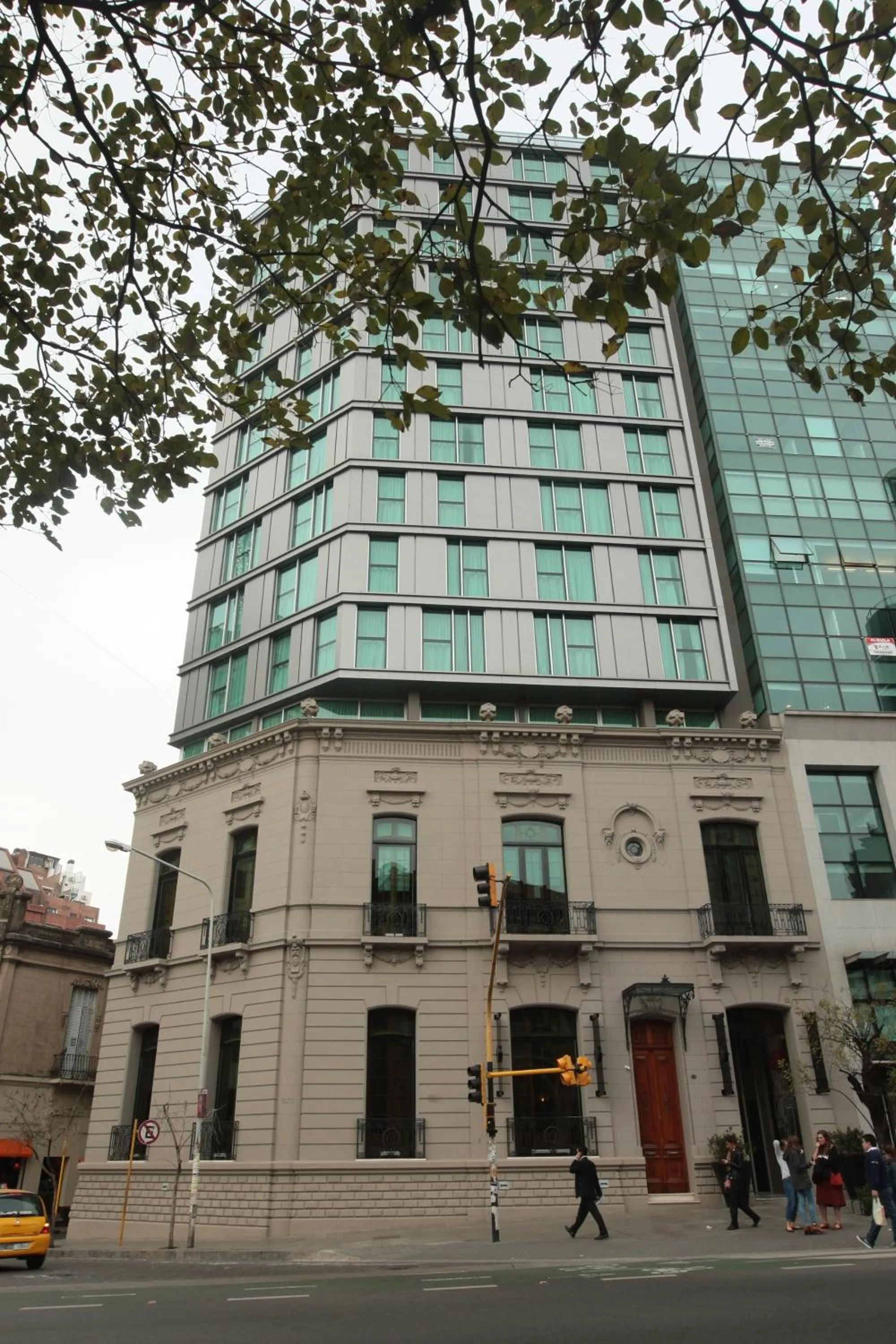 Facade/entrance in Yrigoyen 111 Hotel