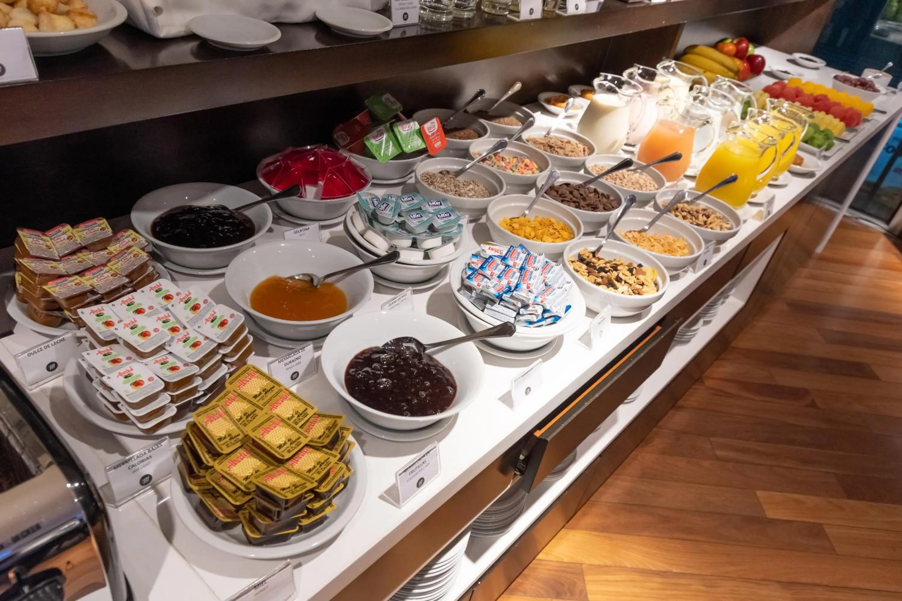 Buffet breakfast in Yrigoyen 111 Hotel