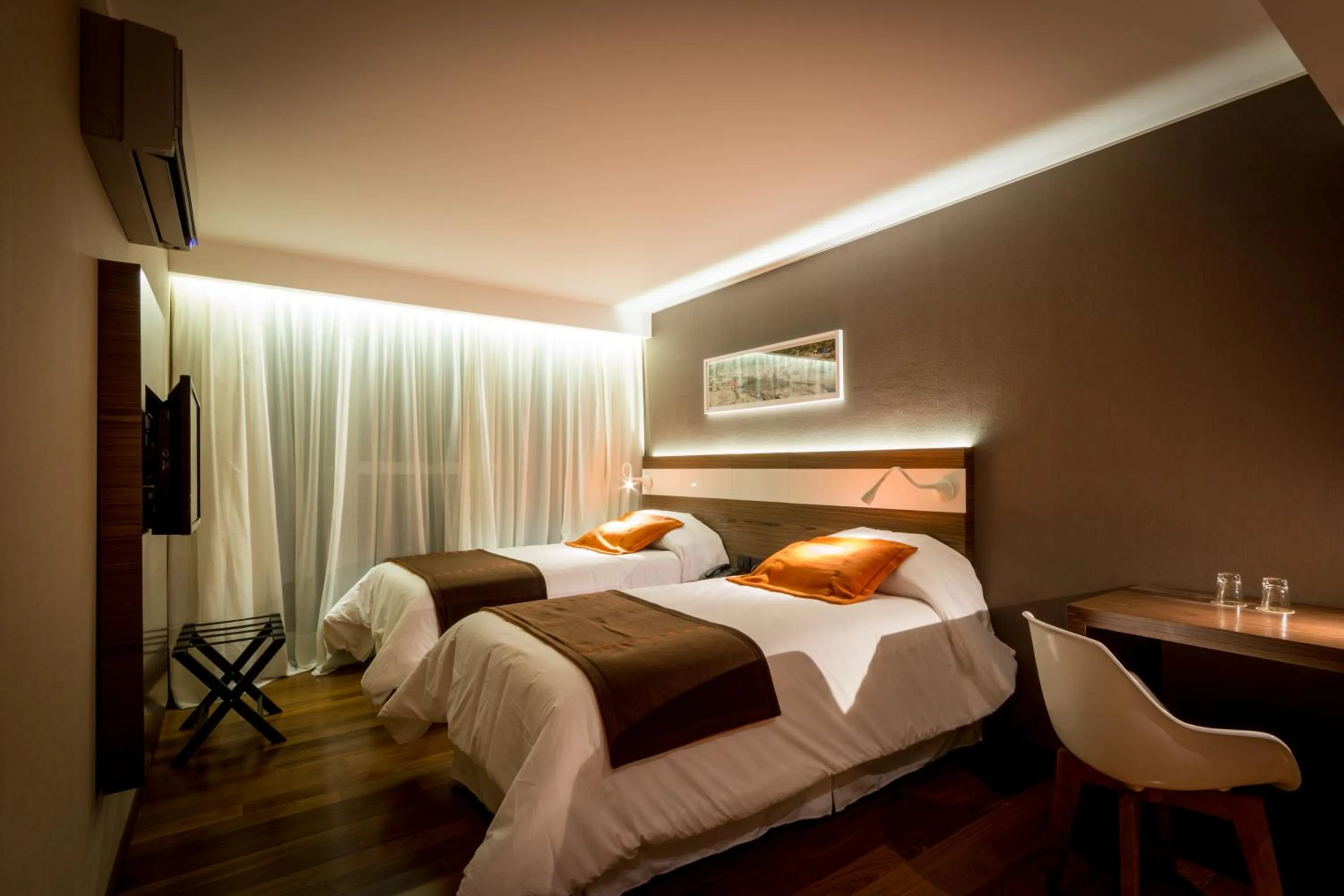 Photo of the whole room, Bed in Yrigoyen 111 Hotel