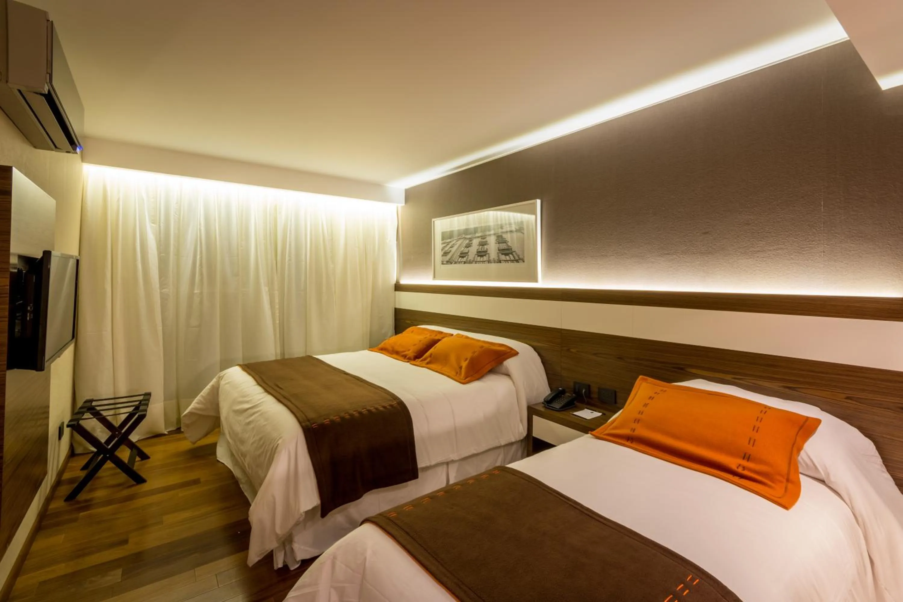 Photo of the whole room, Bed in Yrigoyen 111 Hotel