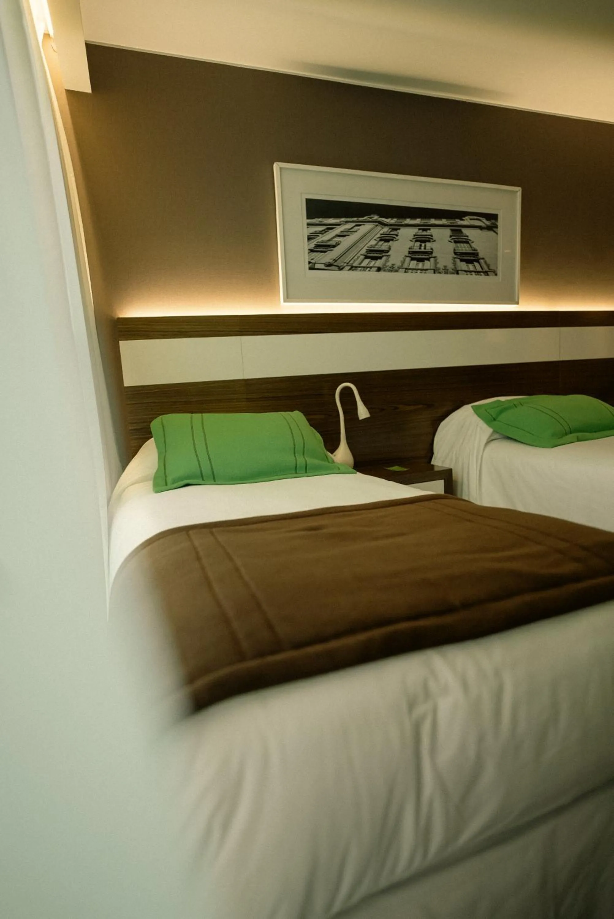 Property building, Bed in Yrigoyen 111 Hotel