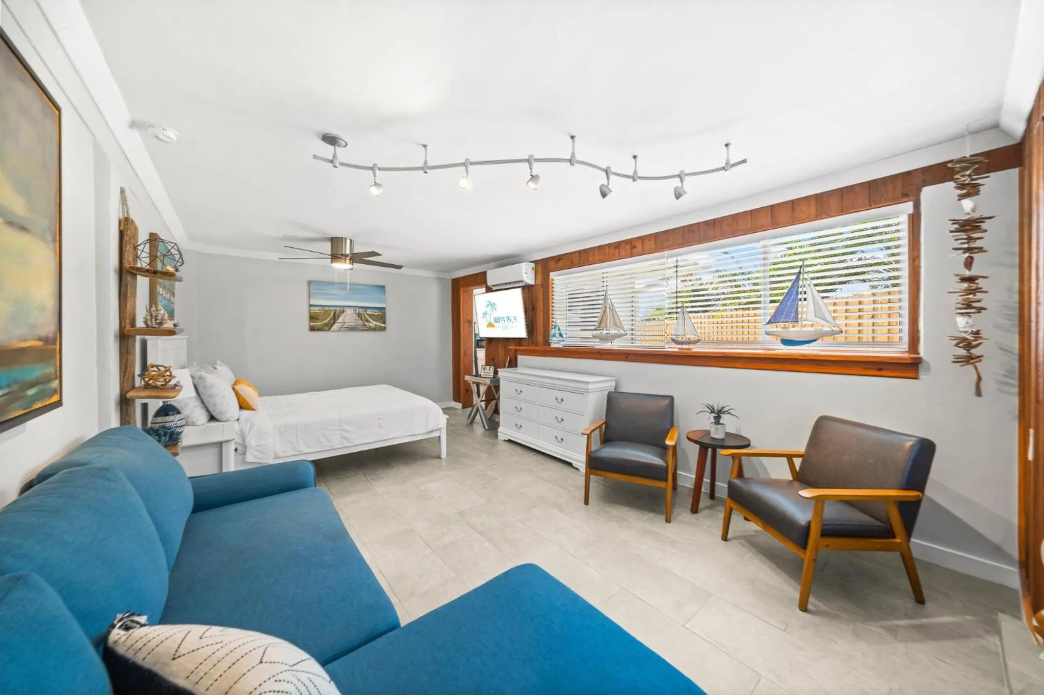 Photo of the whole room, Bed in The Banana River Resort