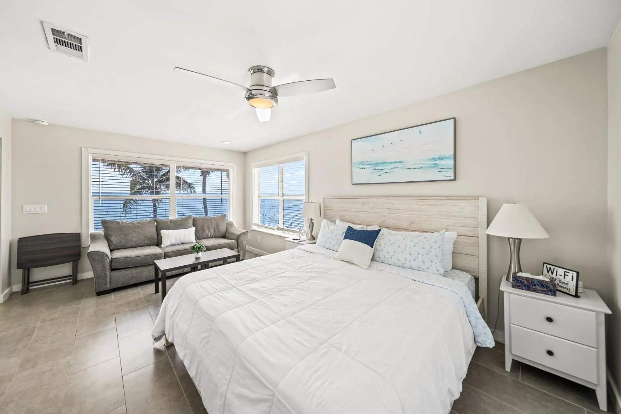 Seating area, Bed in The Banana River Resort