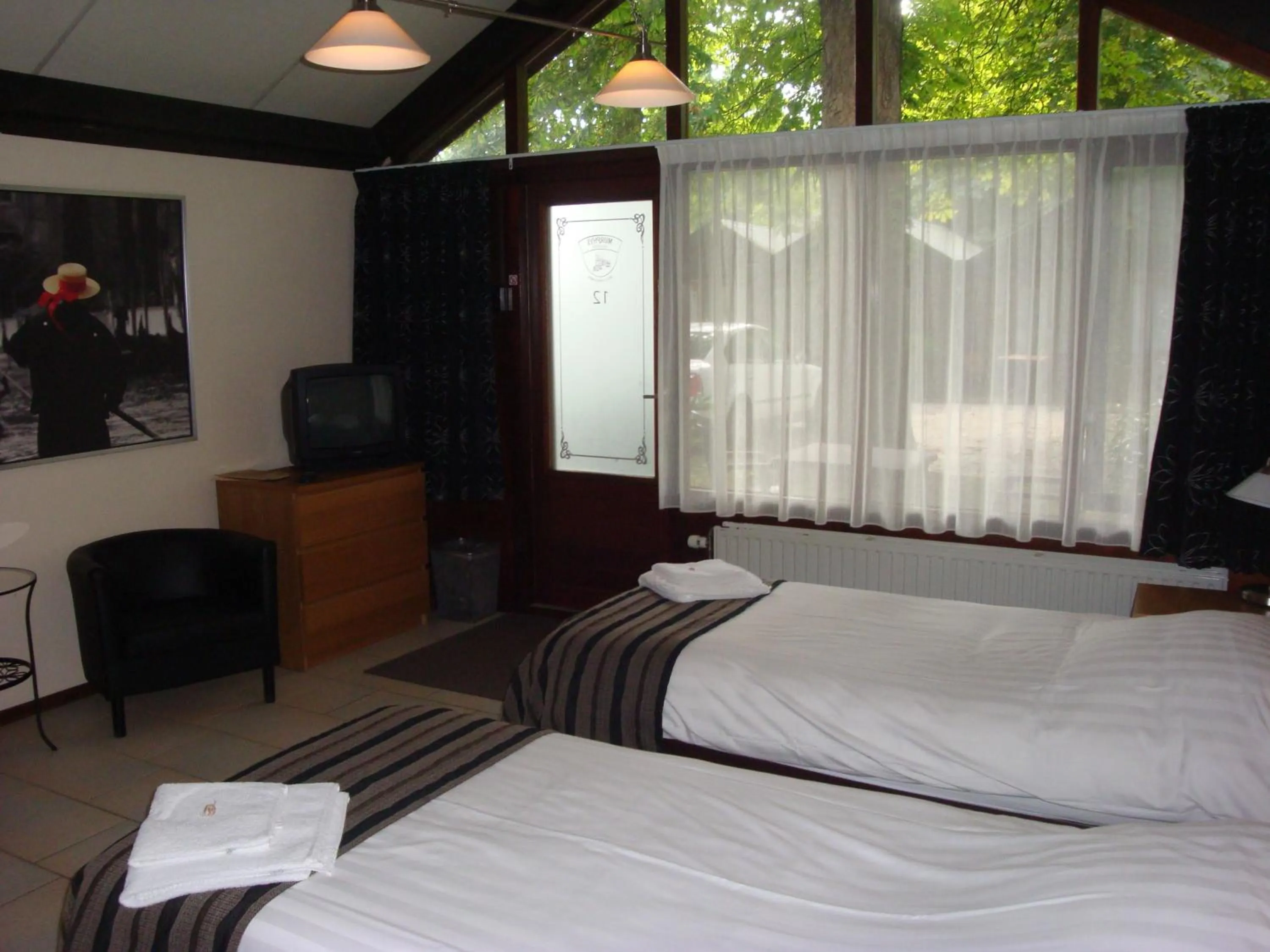 Bed in Motel Oostvoorne
