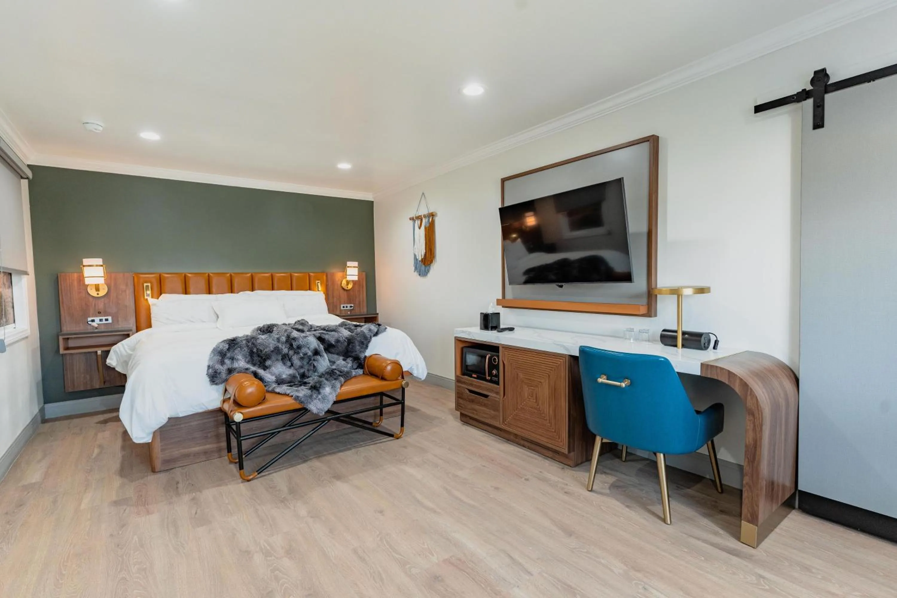 Bedroom, Bed in Avanti