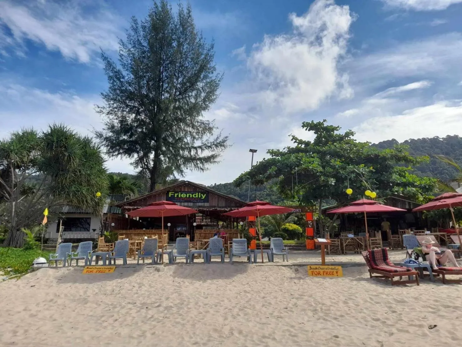 Restaurant/places to eat in Lanta Mermaid Resort