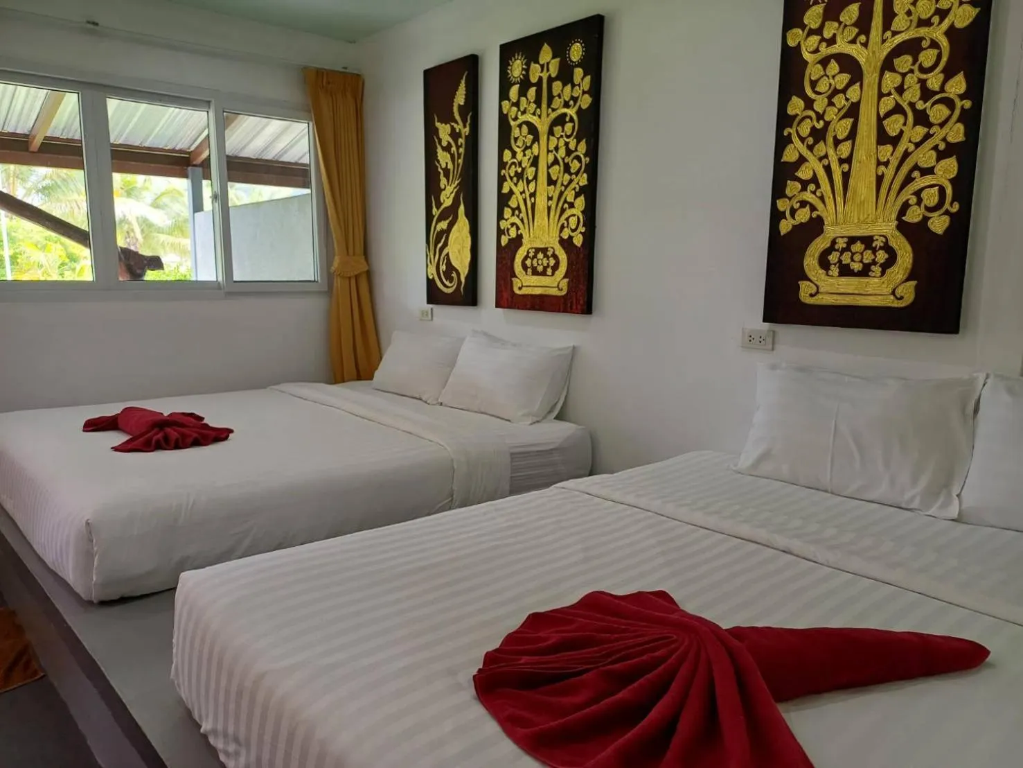 Bedroom, Bed in Lanta Mermaid Resort