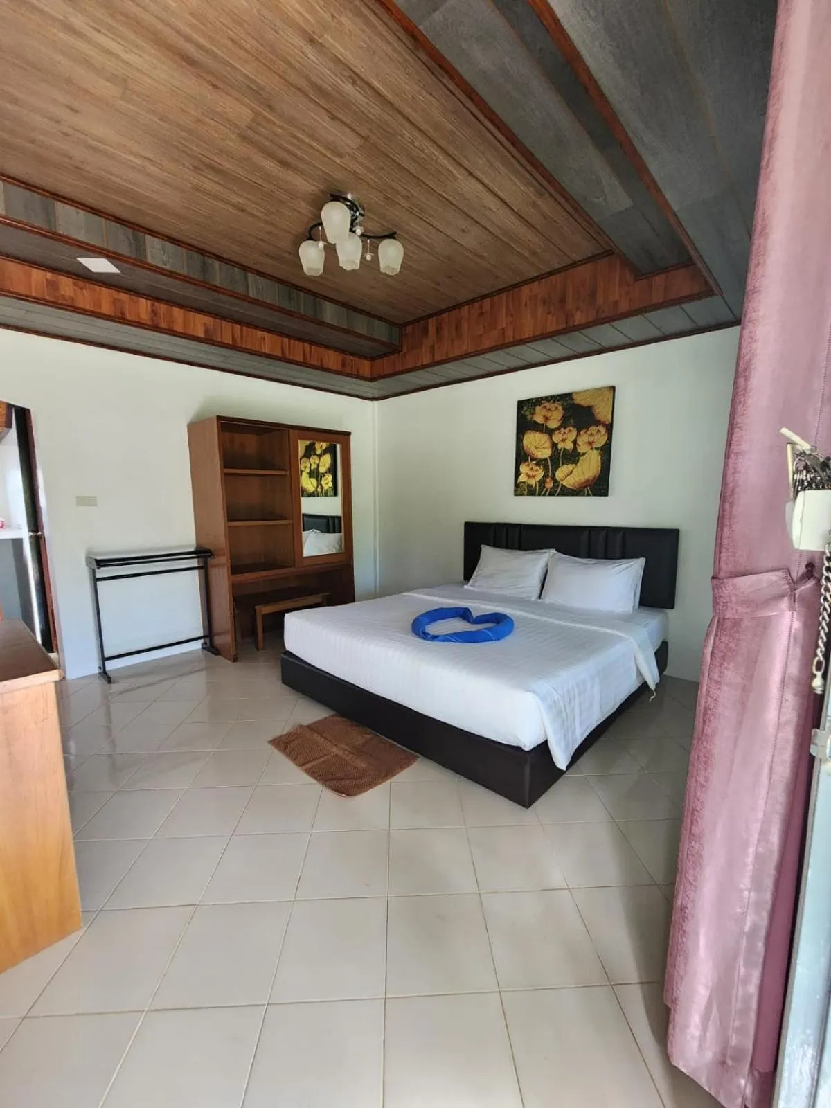 Bed in Lanta Mermaid Resort