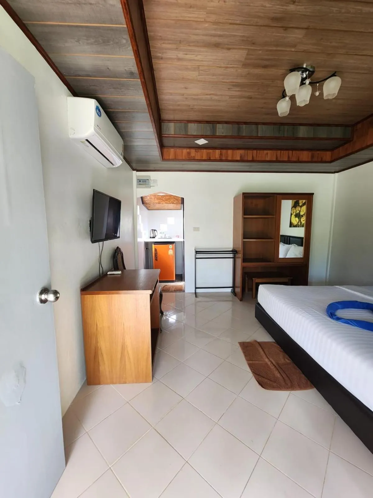 Bed in Lanta Mermaid Resort