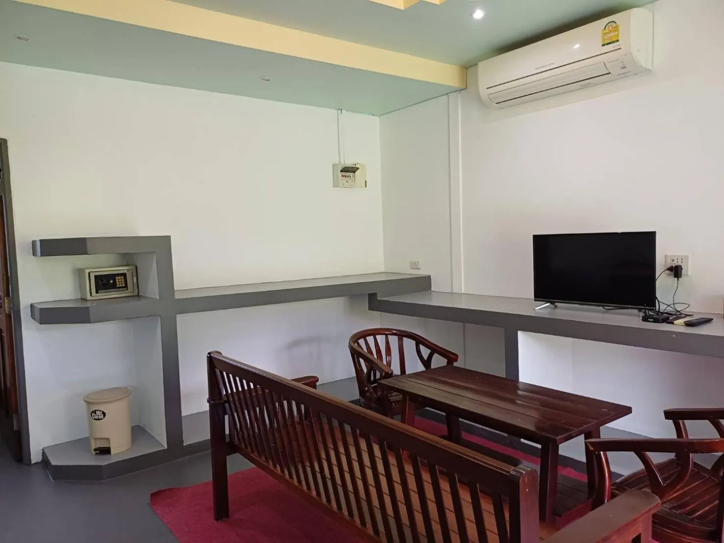 TV and multimedia in Lanta Mermaid Resort