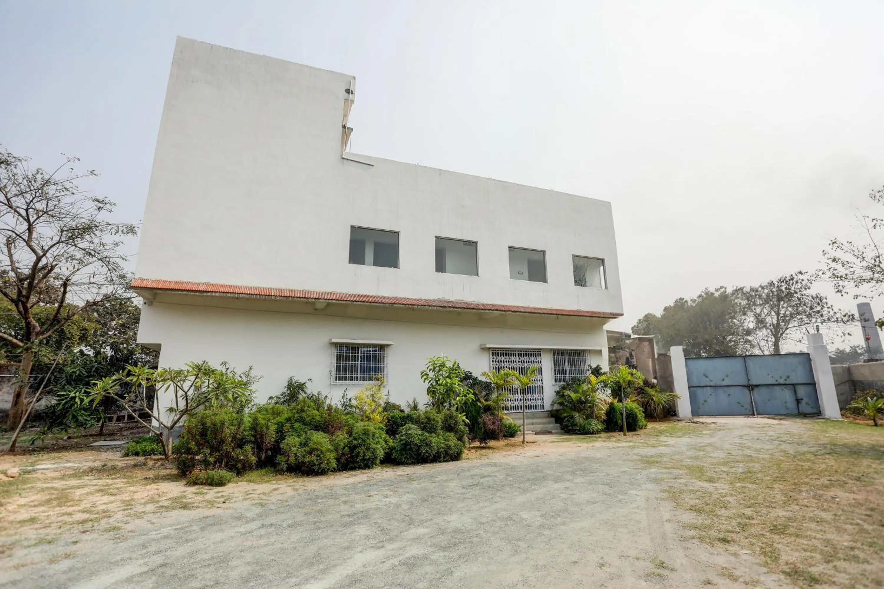 Facade/entrance in Super Hotel O The Nirvana Resorts