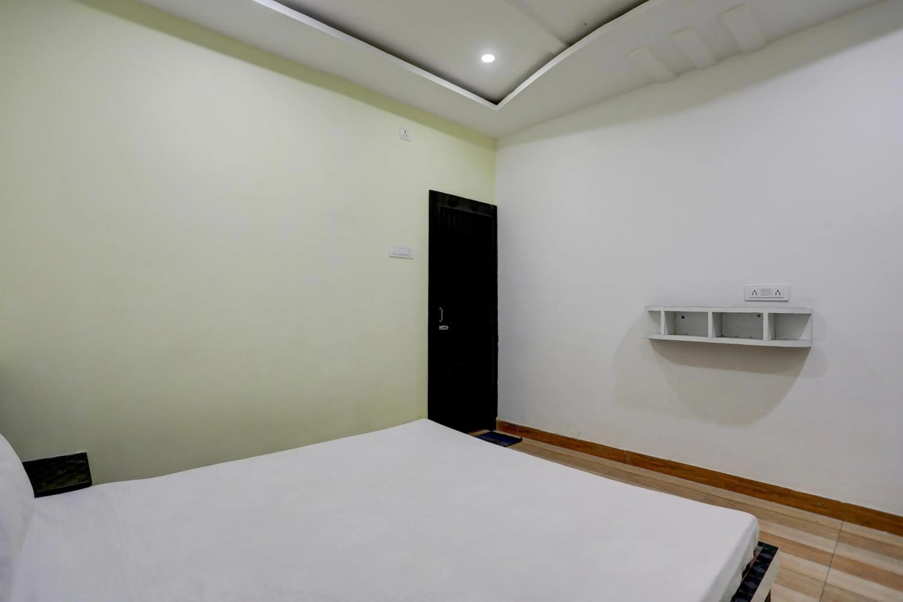 Bedroom, Bed in Super Hotel O The Nirvana Resorts