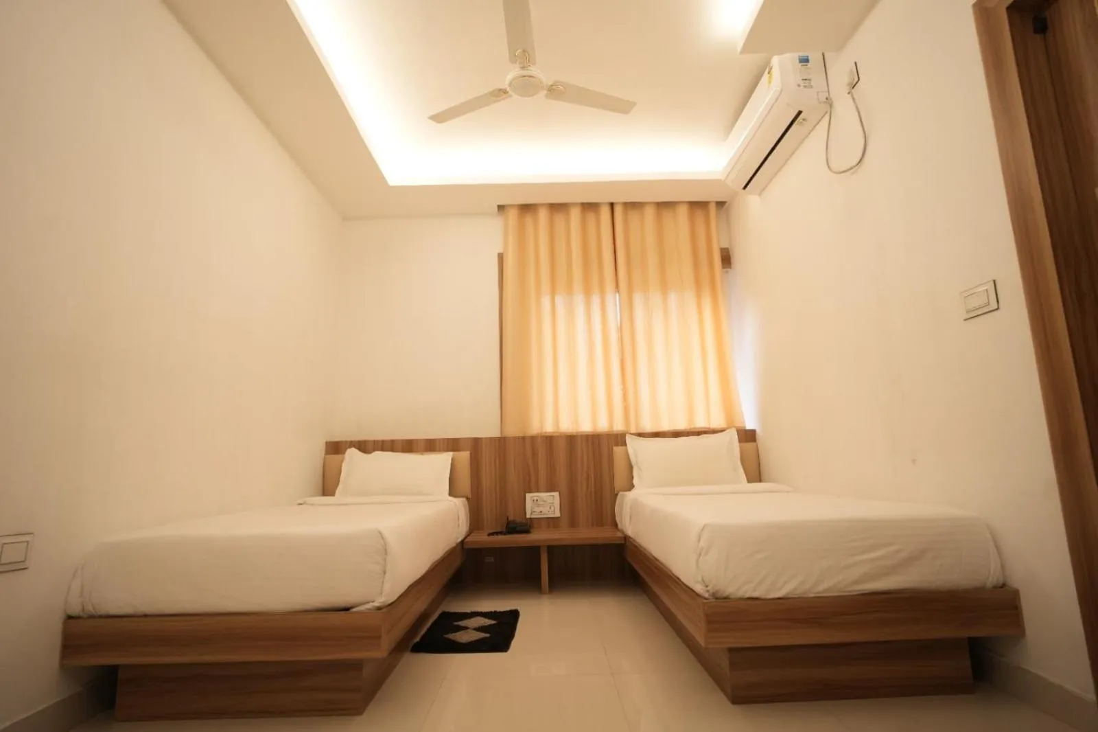 Bed in Hotel Shanti International