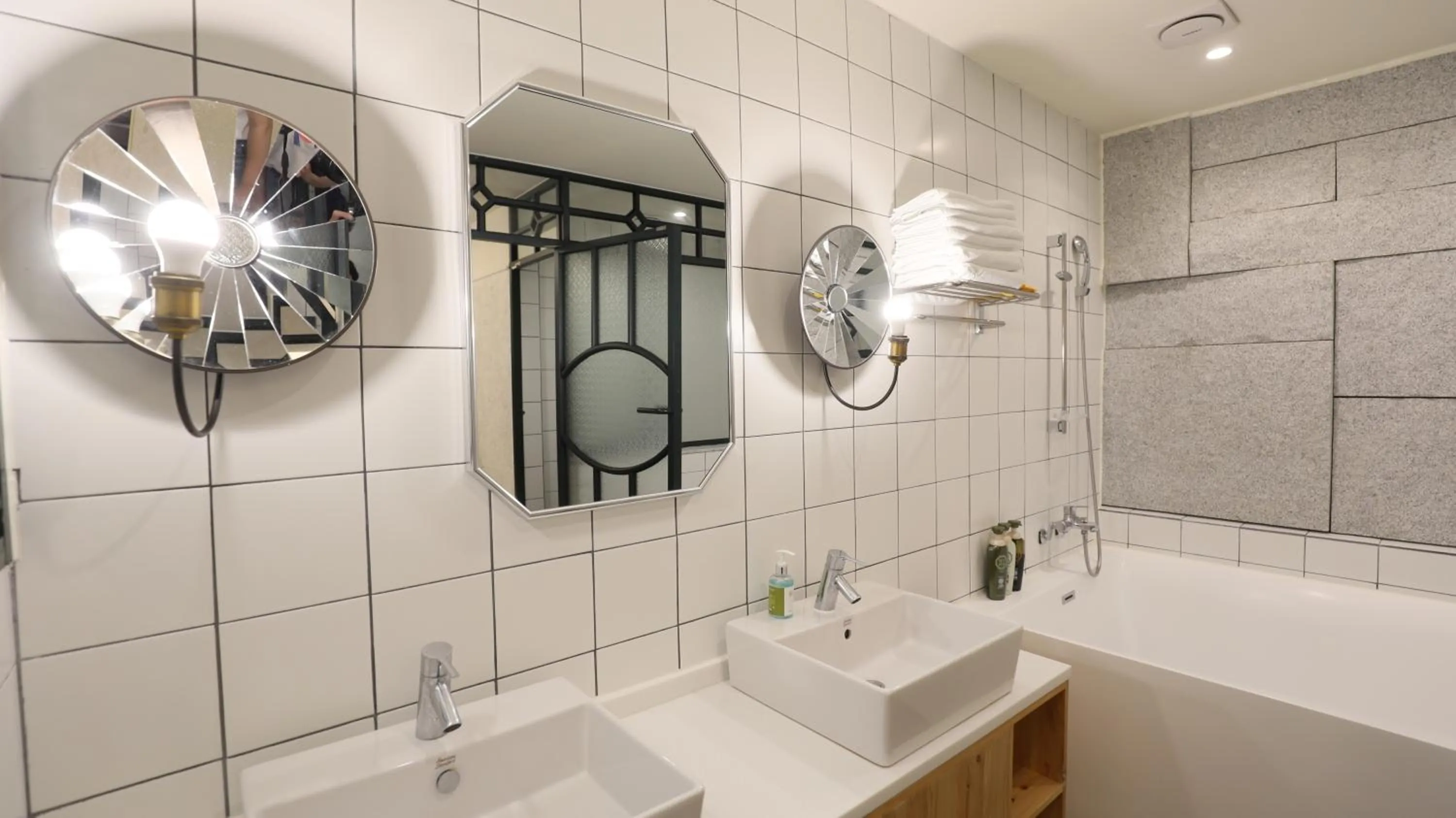 February Hotel SeongSeo