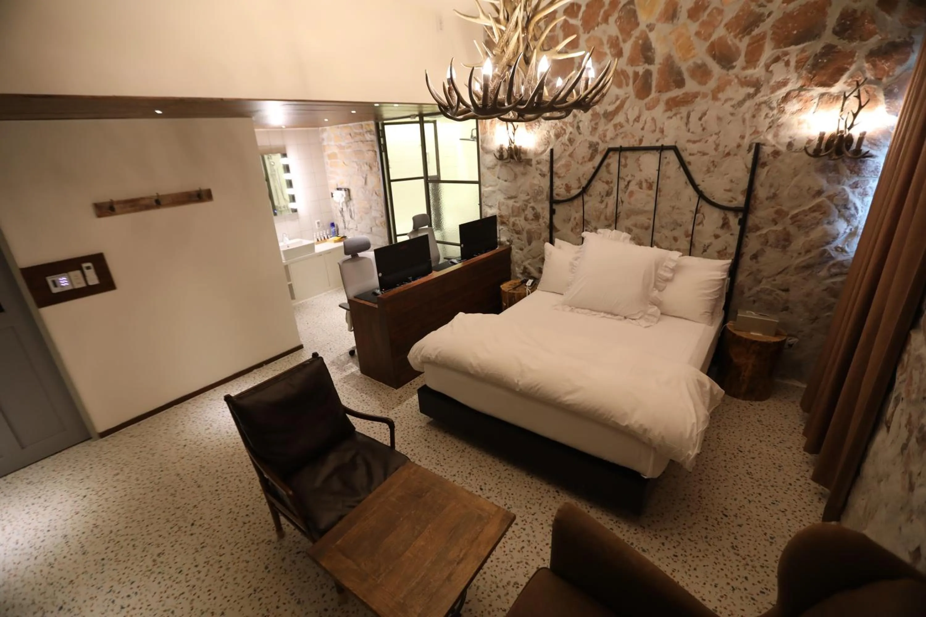 Bed in February Hotel SeongSeo