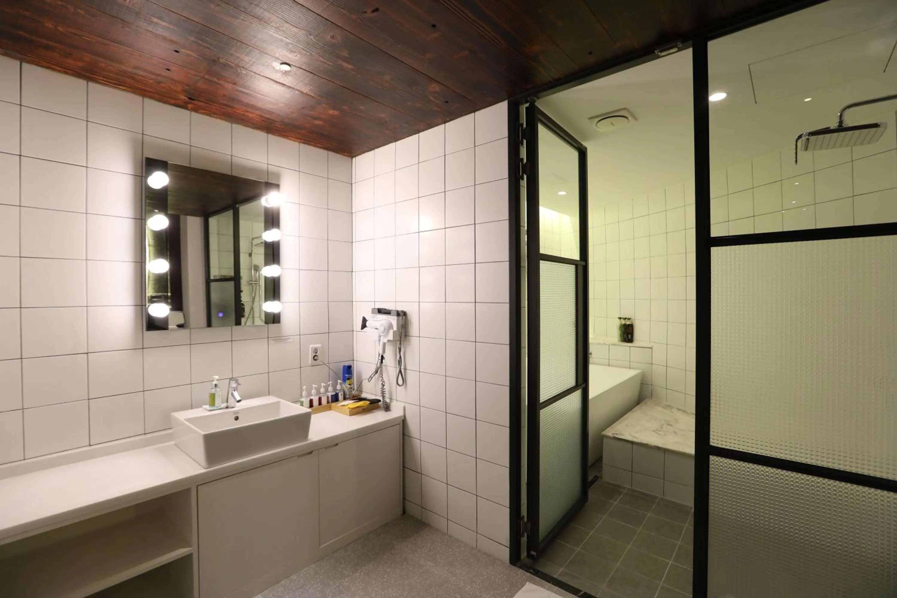 February Hotel SeongSeo