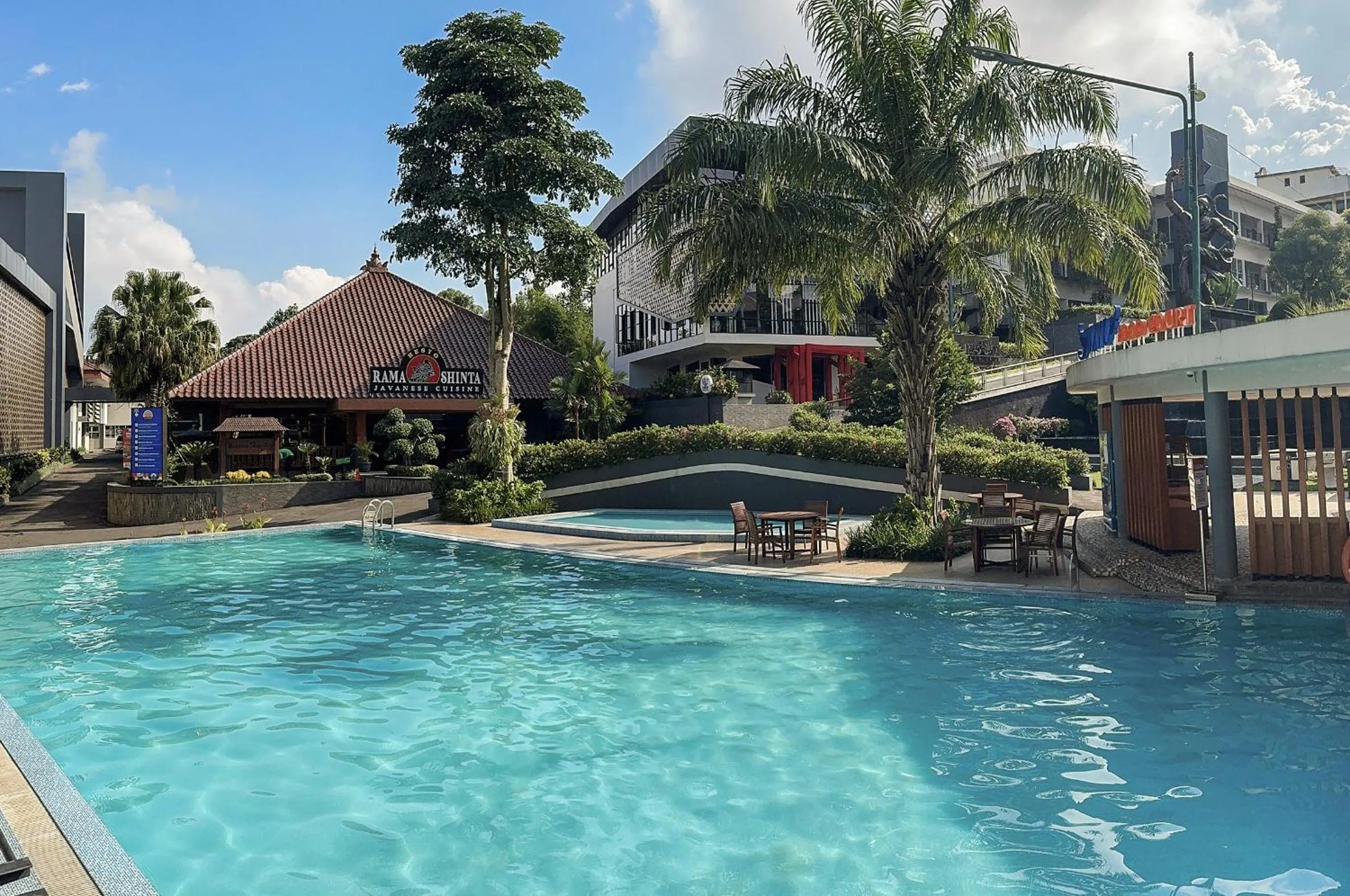 Swimming pool in Griya Persada Convention Hotel & Resort Bandungan