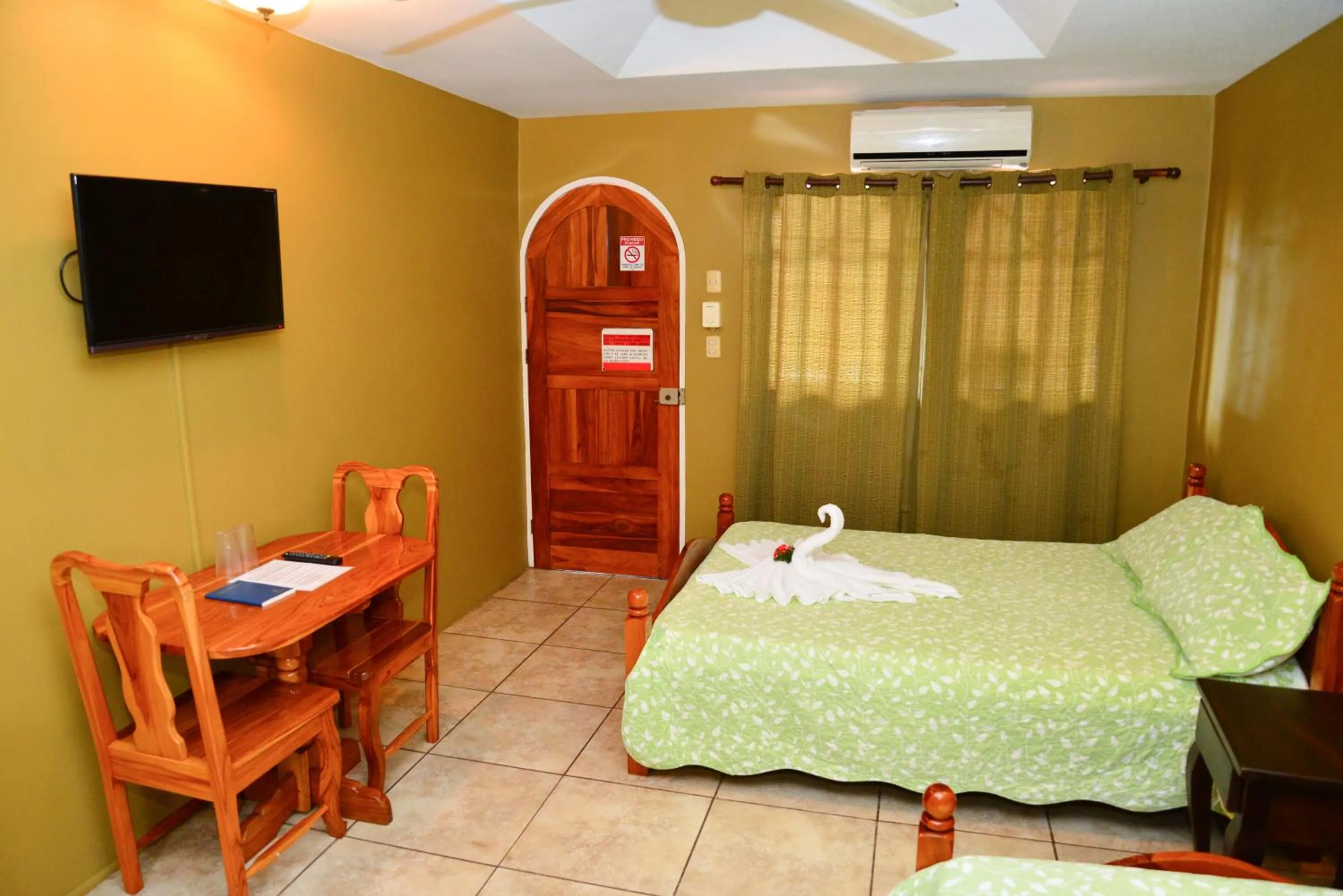 TV and multimedia, Bed in Hotel Le Priss