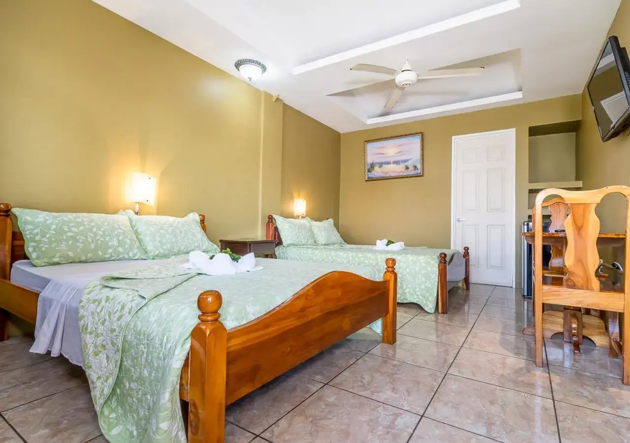 Quadruple Room - single occupancy in Hotel Le Priss Quadruple Room - single occupancy in Hotel Le Priss