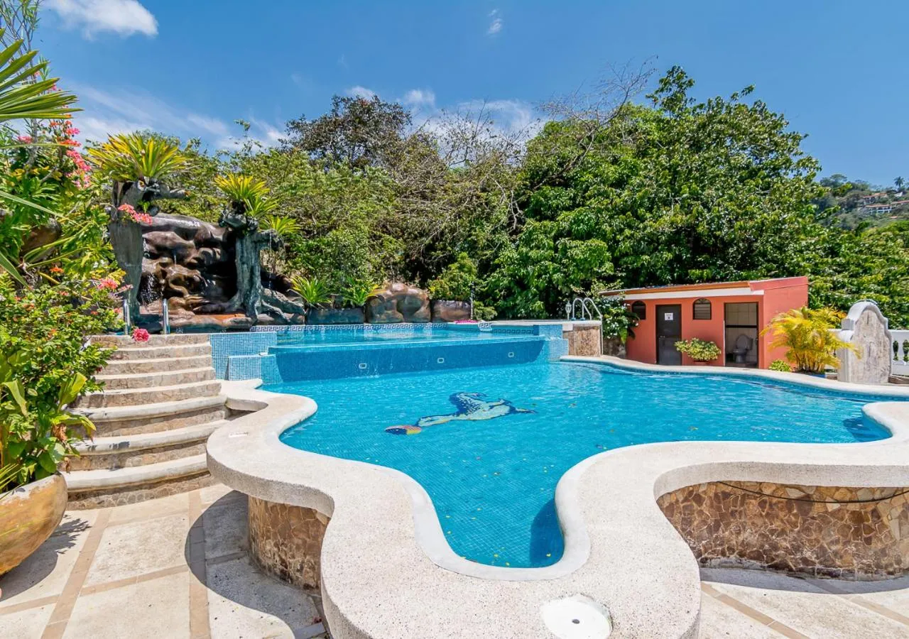 Swimming pool in Hotel Le Priss