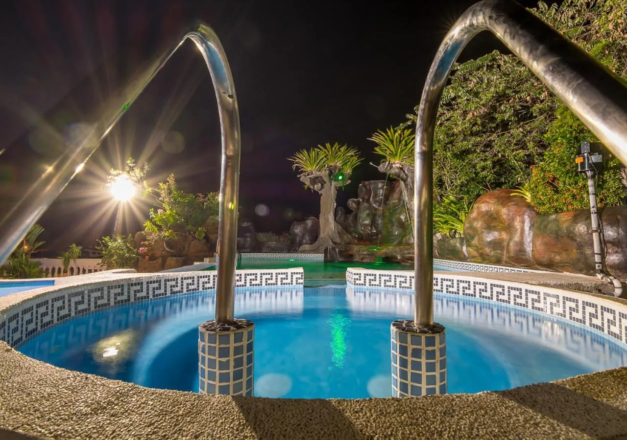 Hot Tub in Hotel Le Priss