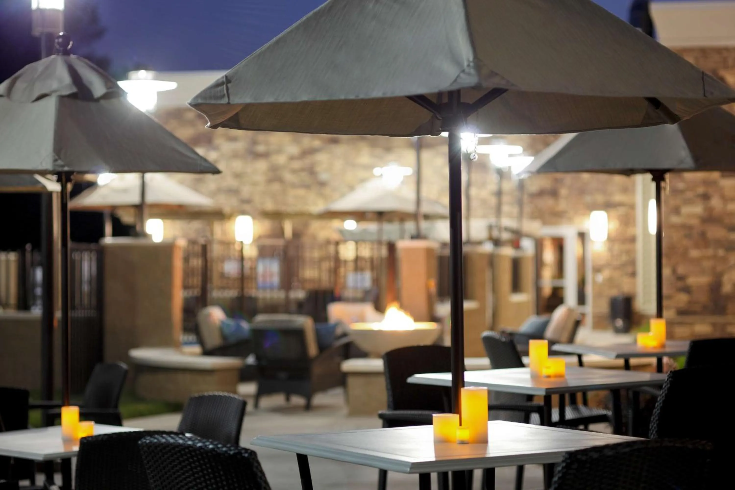 Lounge or bar in Hyatt House Raleigh Durham Airport