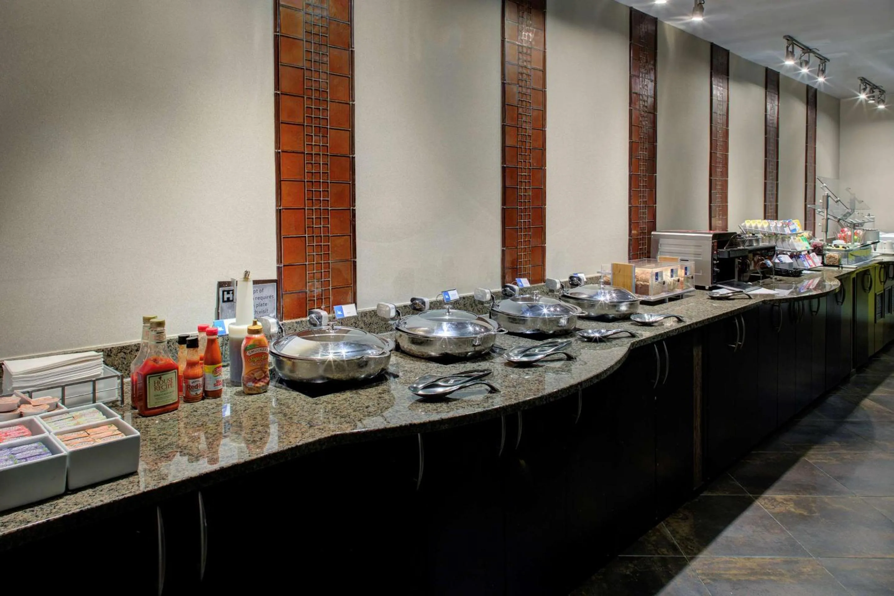 Restaurant/places to eat in Hyatt House Raleigh Durham Airport