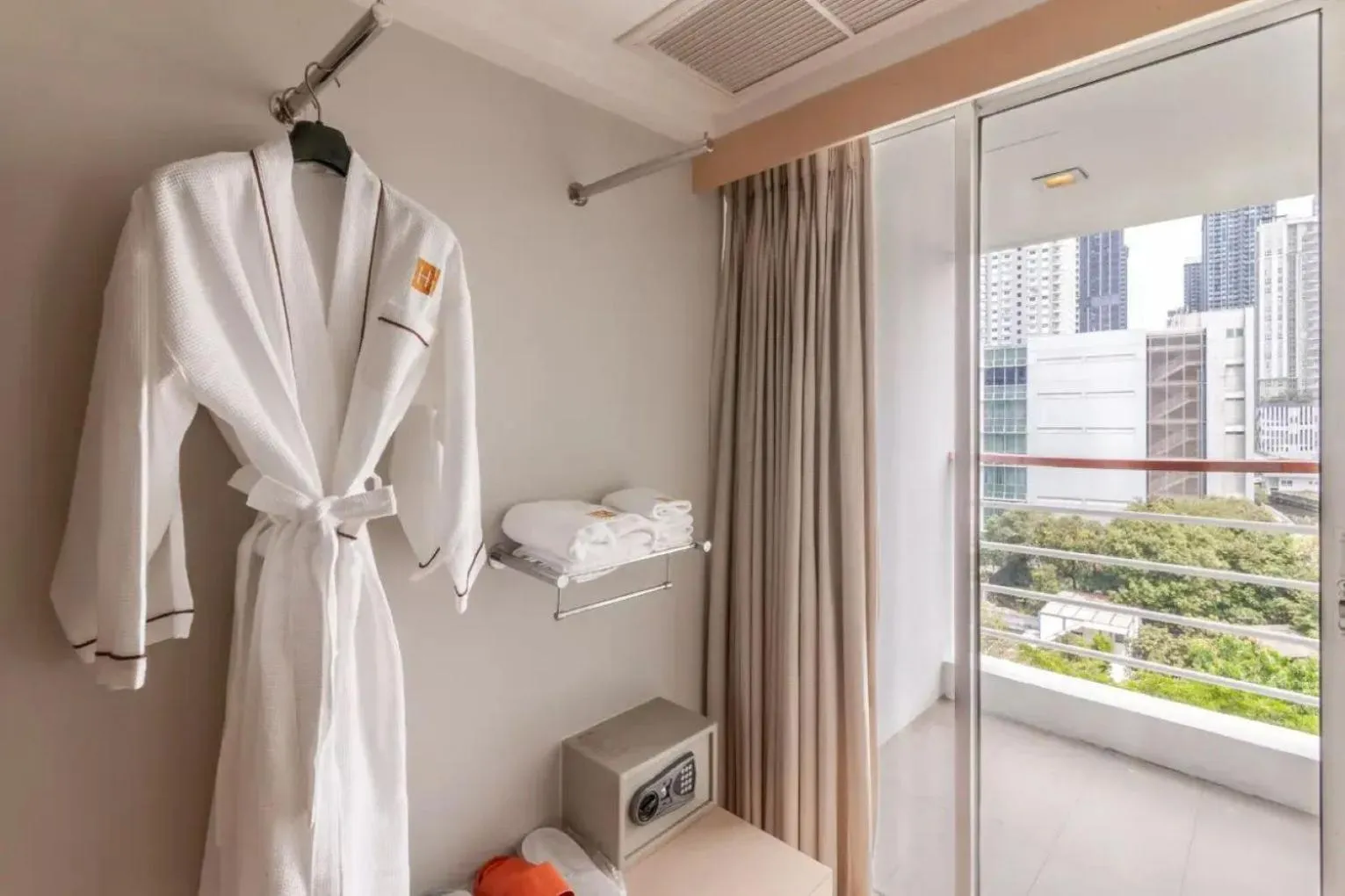 Bathroom in Palette Hi Hotel Bangkok