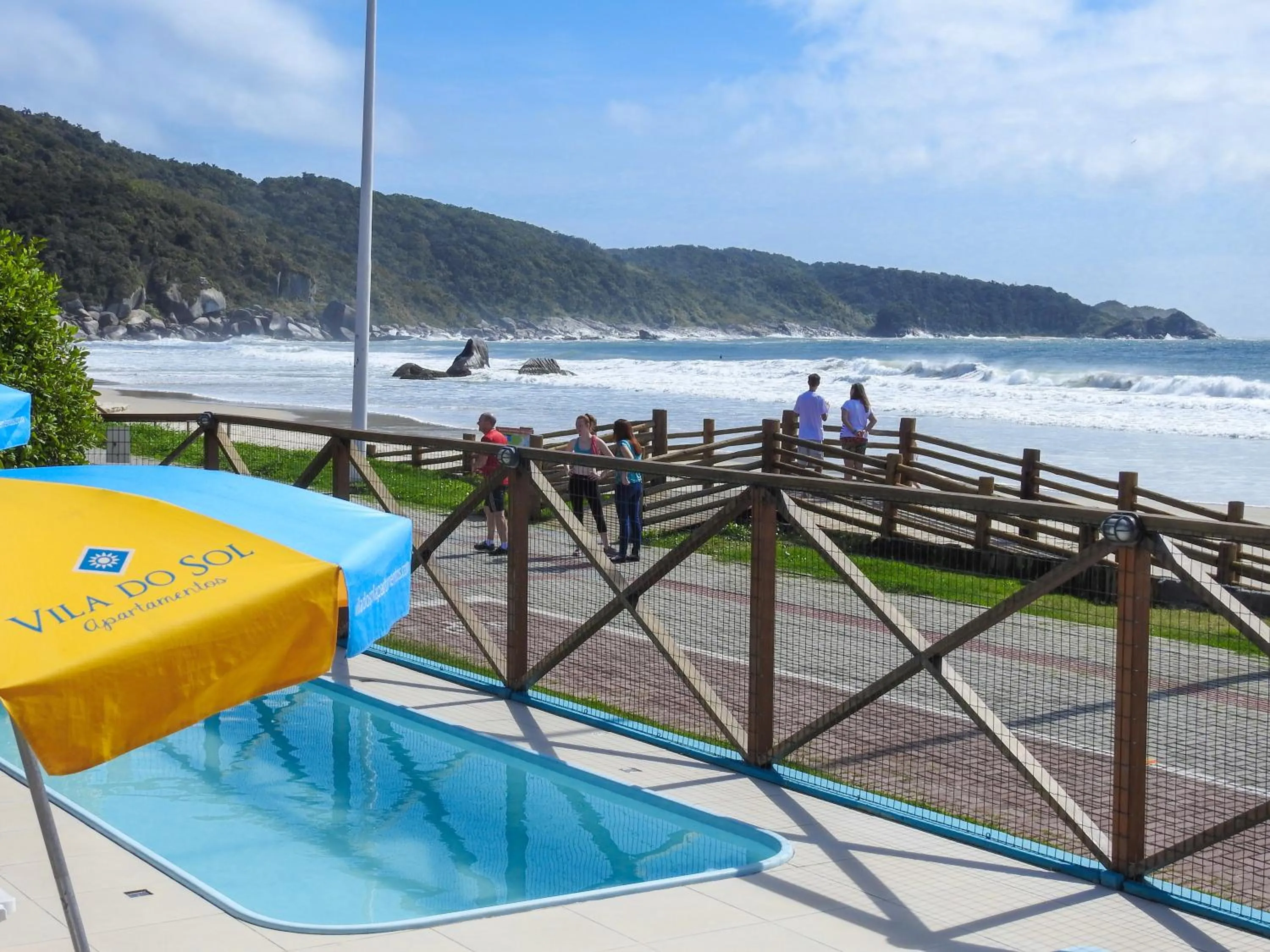 Beach in Residencial Vila do Sol, Apartamentos com pé na areia
