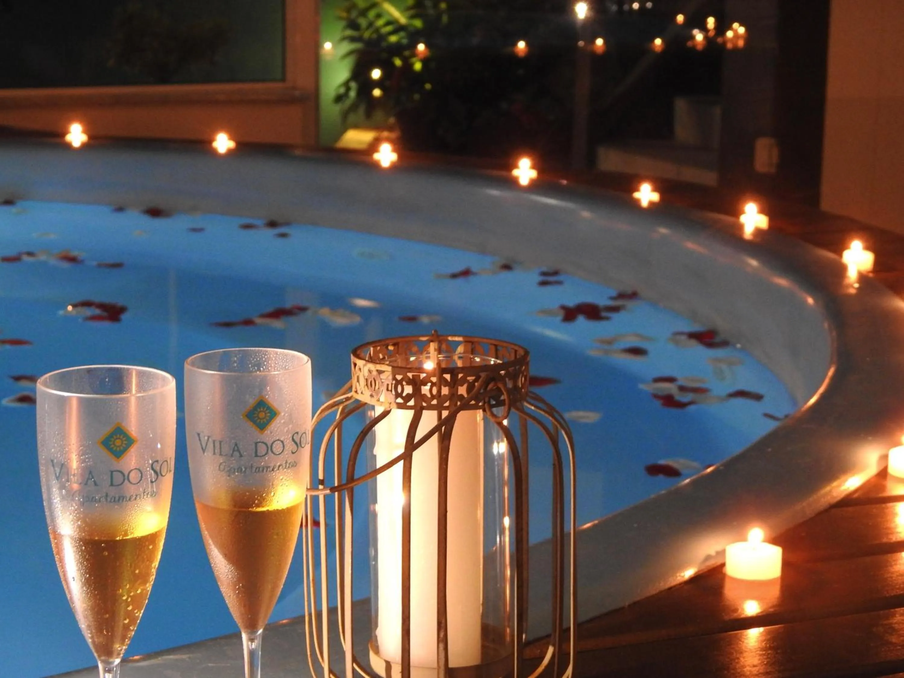 Hot Tub in Residencial Vila do Sol, Apartamentos com pé na areia