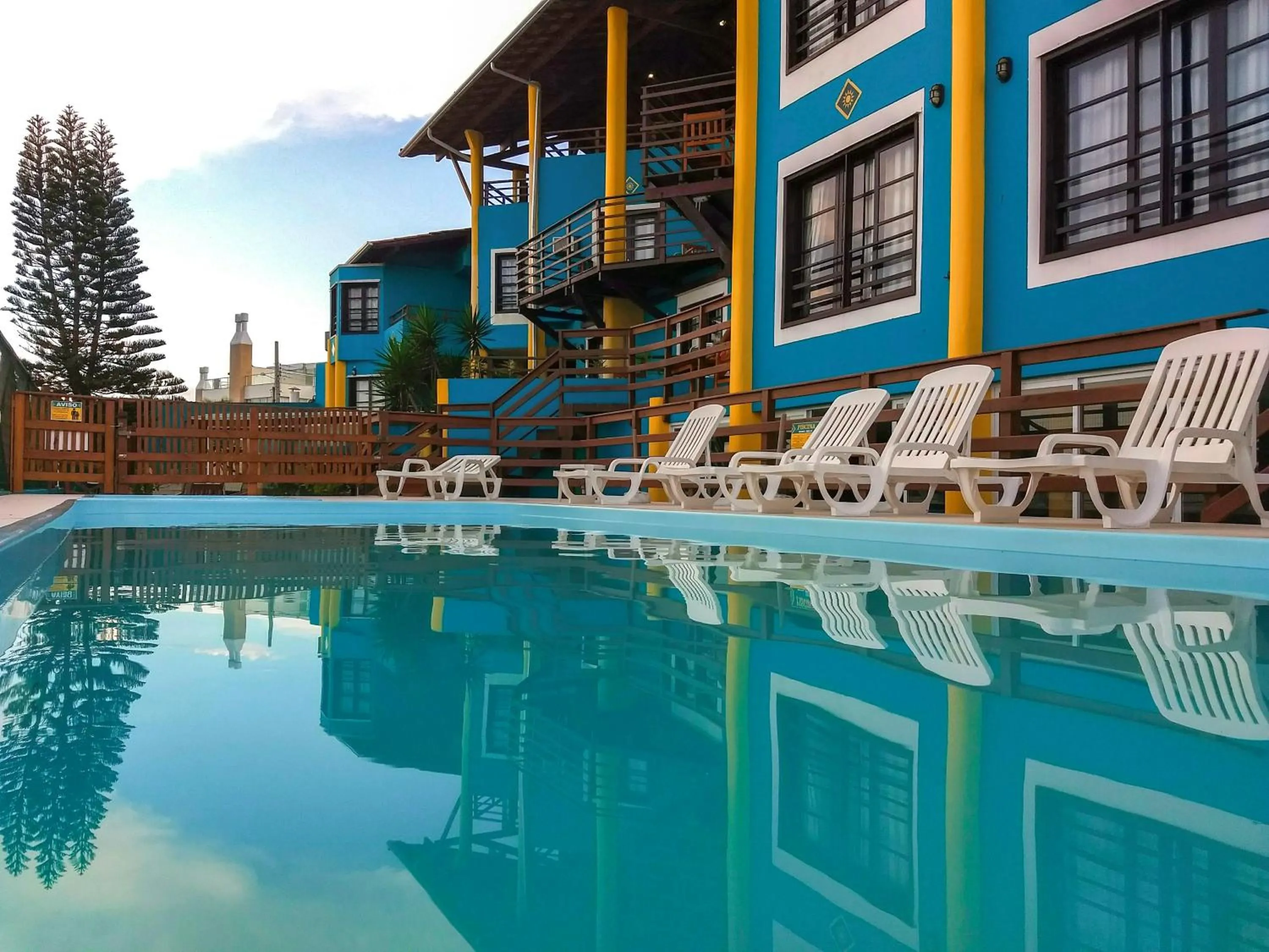 Property building in Residencial Vila do Sol, Apartamentos com pé na areia