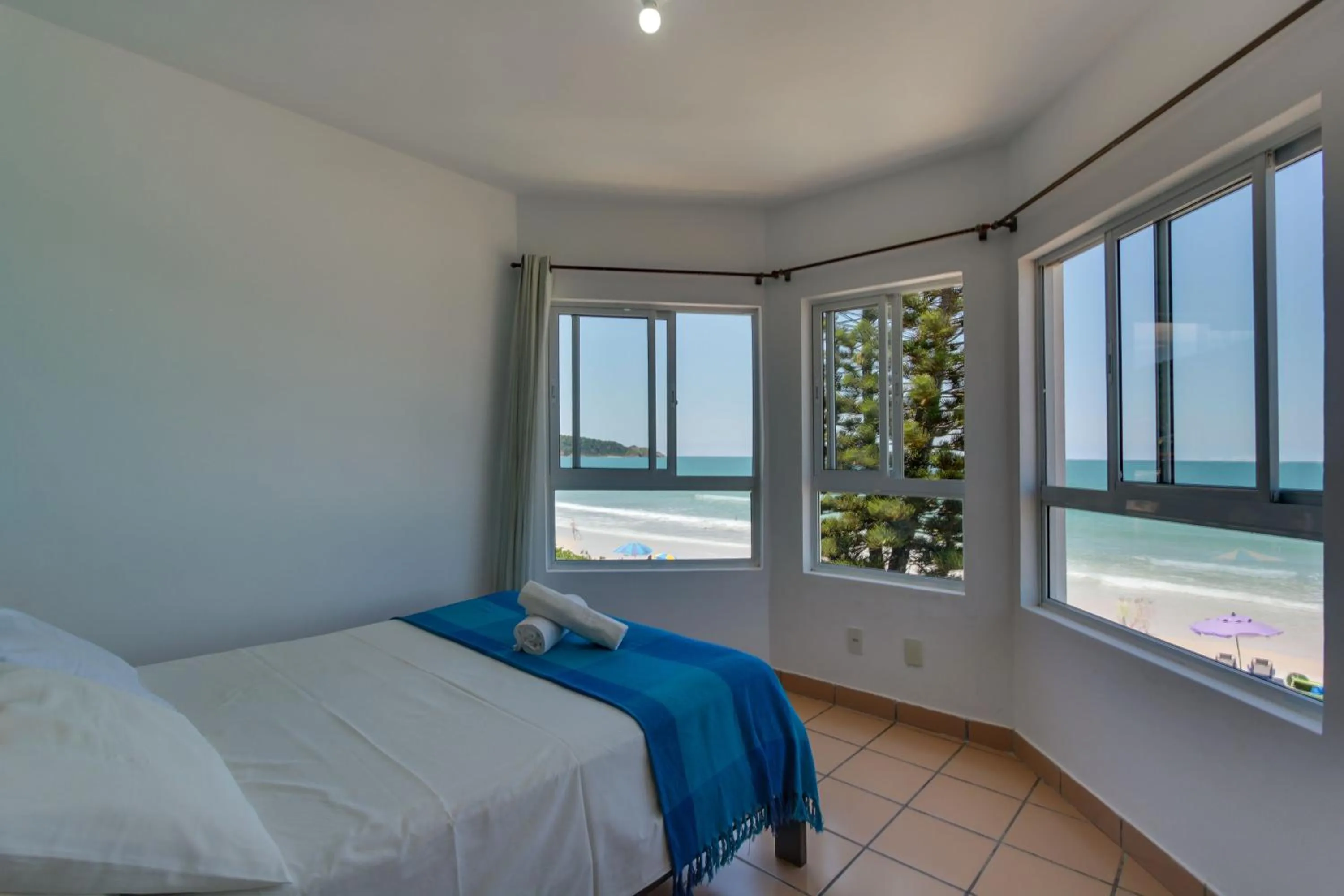 Bed in Residencial Vila do Sol, Apartamentos com pé na areia